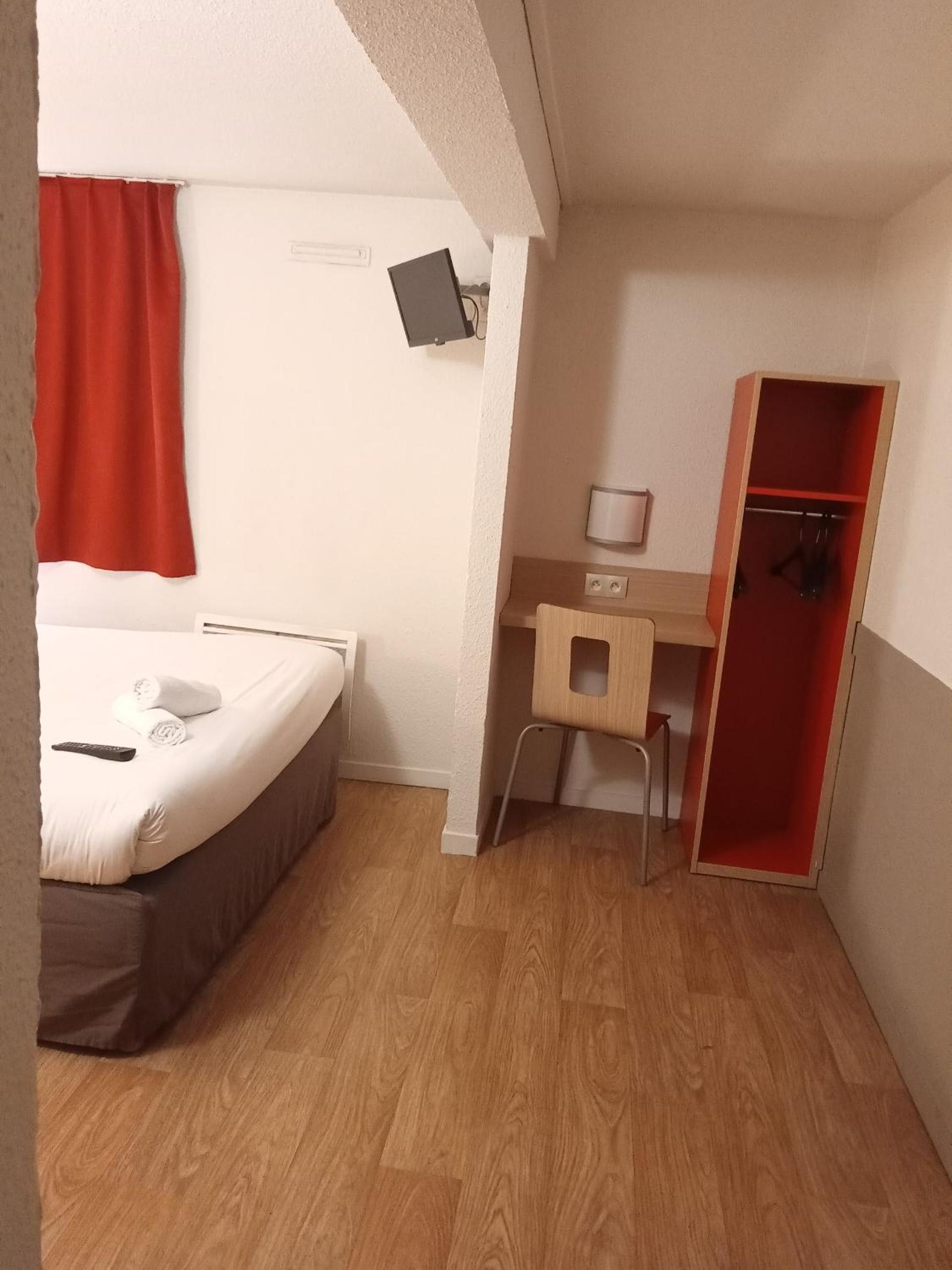 Double Room - Photo 8