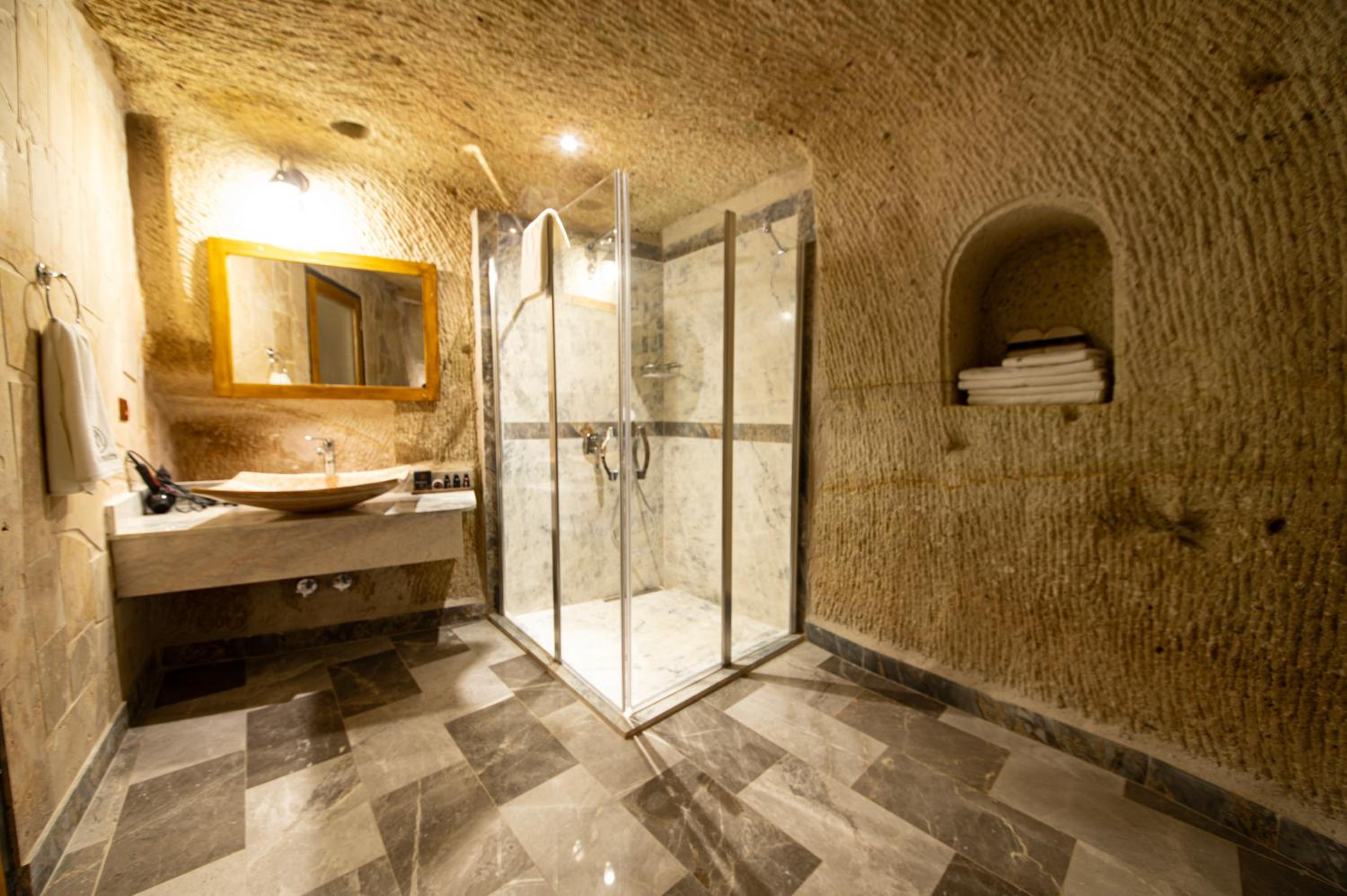 Suite with Spa Bath photo 3