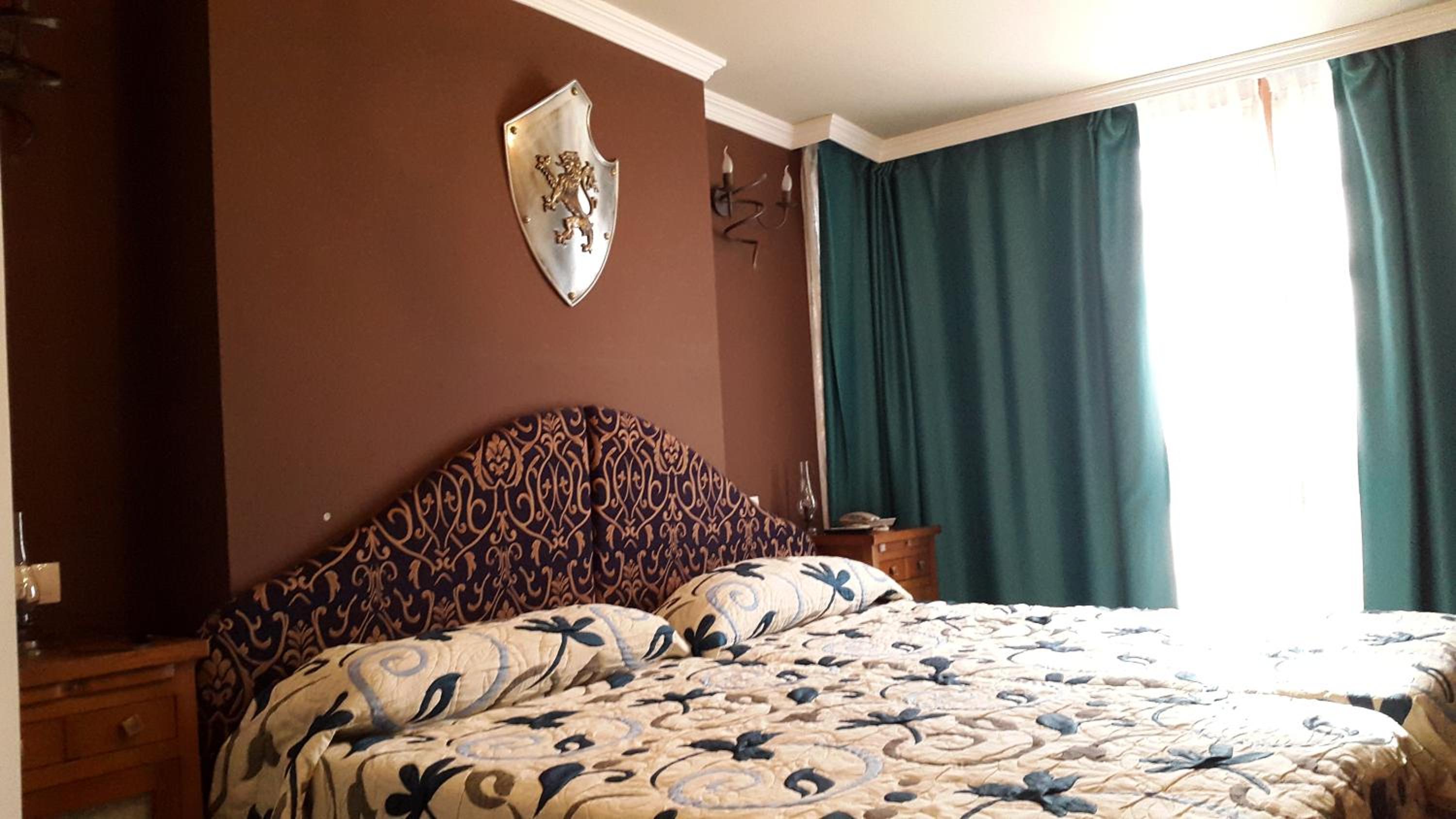 Deluxe Queen Room with Two Queen Beds photo 3