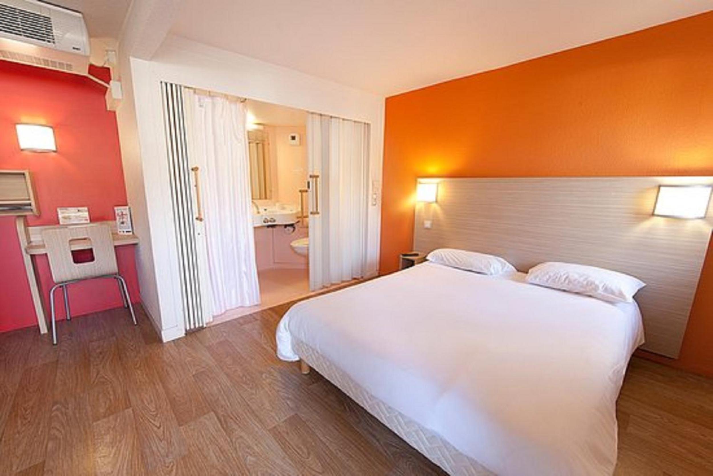 Double Room with 1 Double Bed - Photo 2