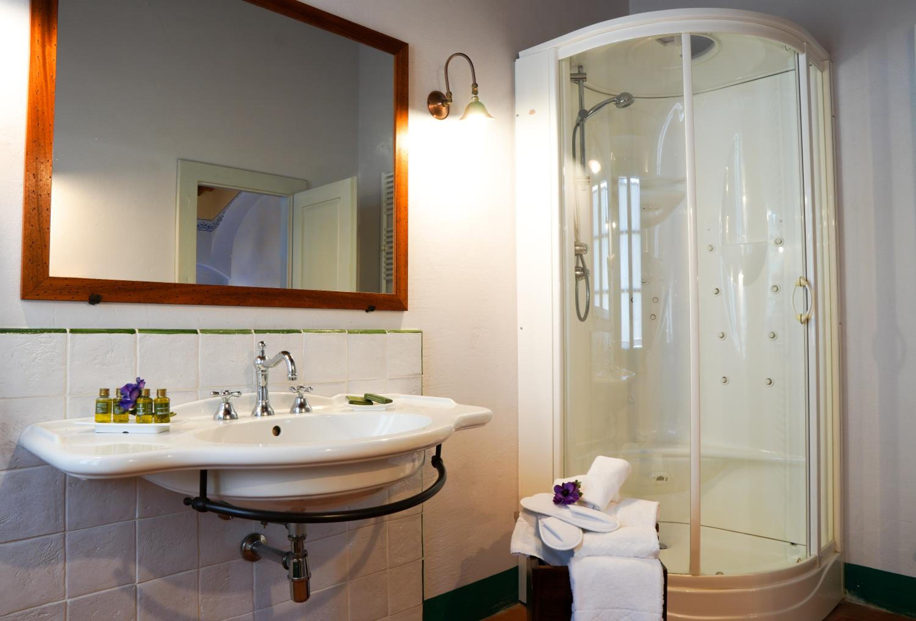 Deluxe Double Room - Photo 10
