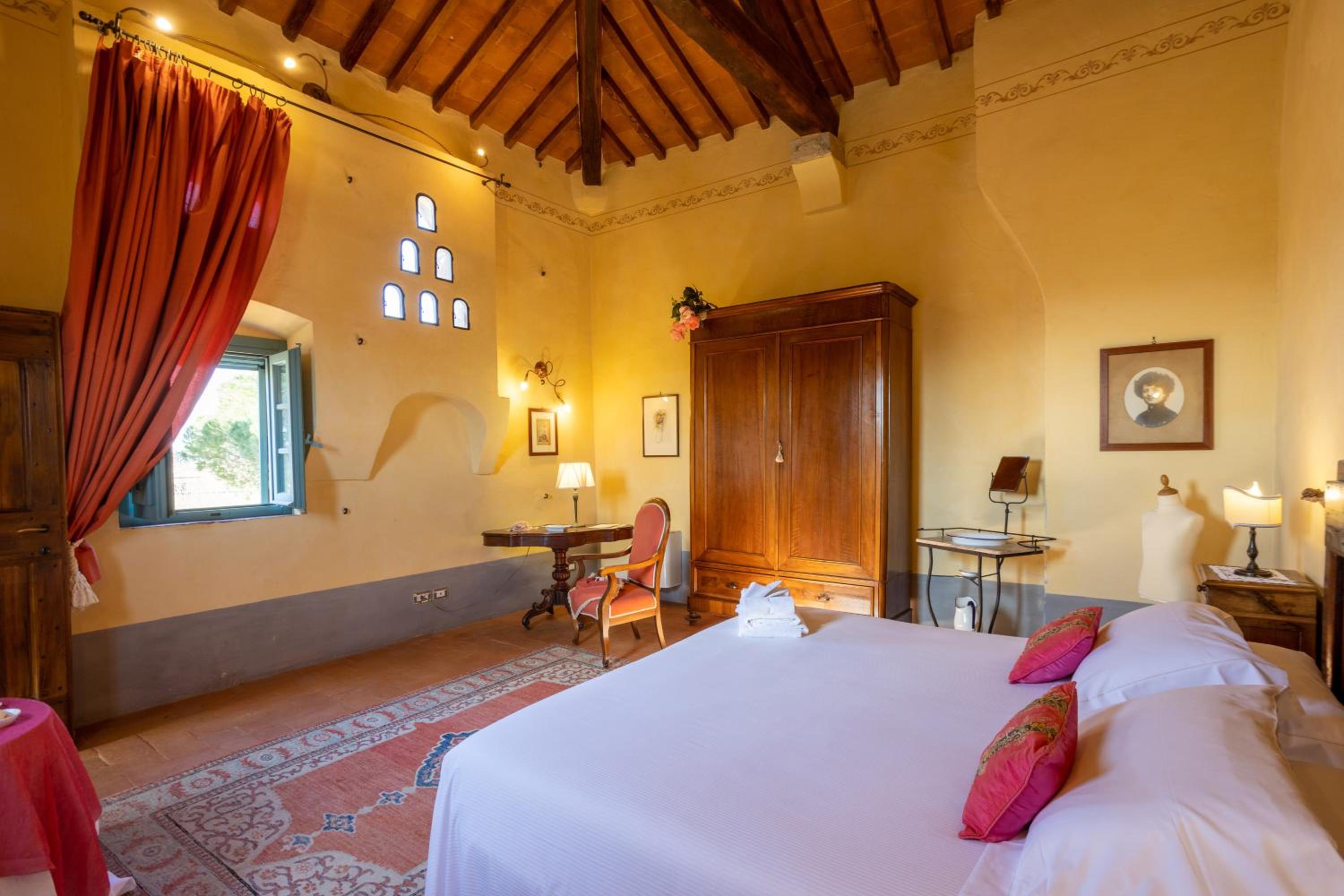 Suite - Photo 5