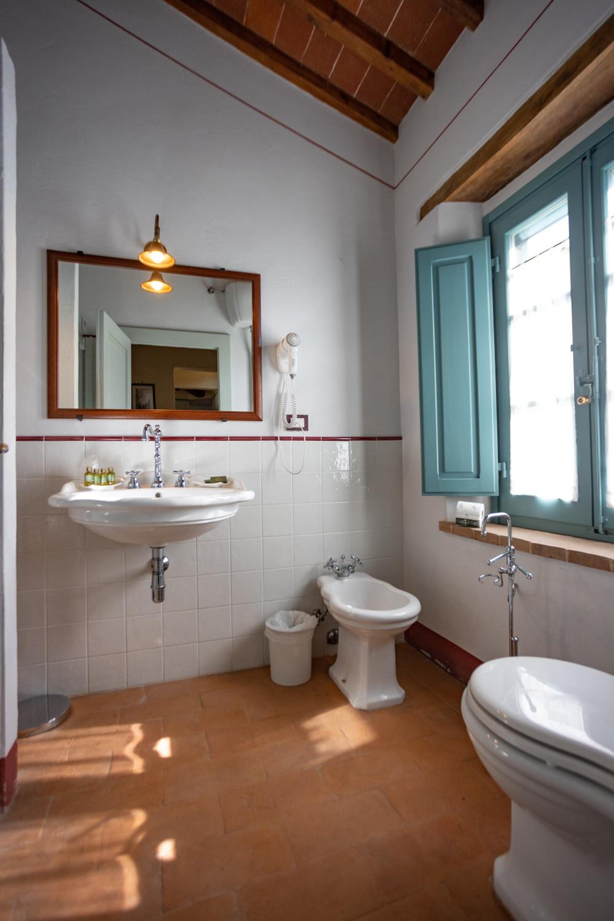 Suite - Photo 7