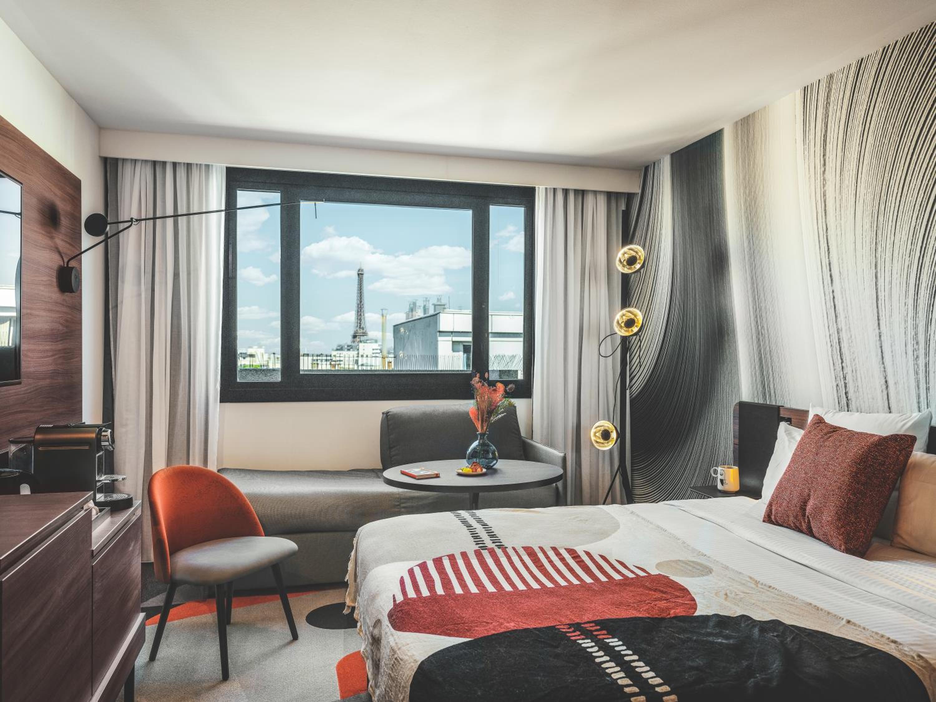 Executive Room with One Double Bed and One Single Sofa Bed, Eiffel Tower View