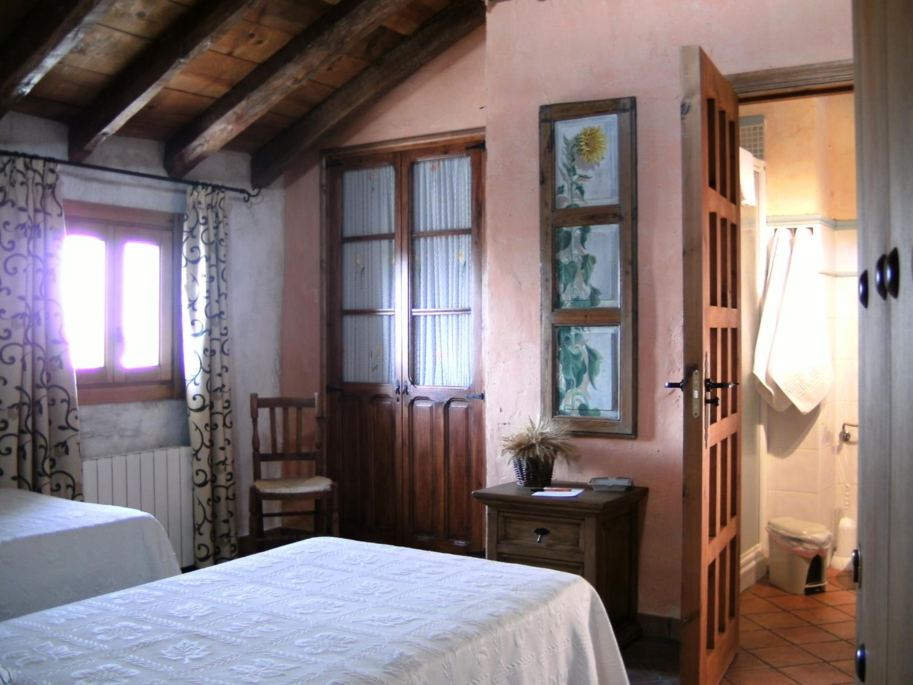 Double or Twin Room - Photo 35