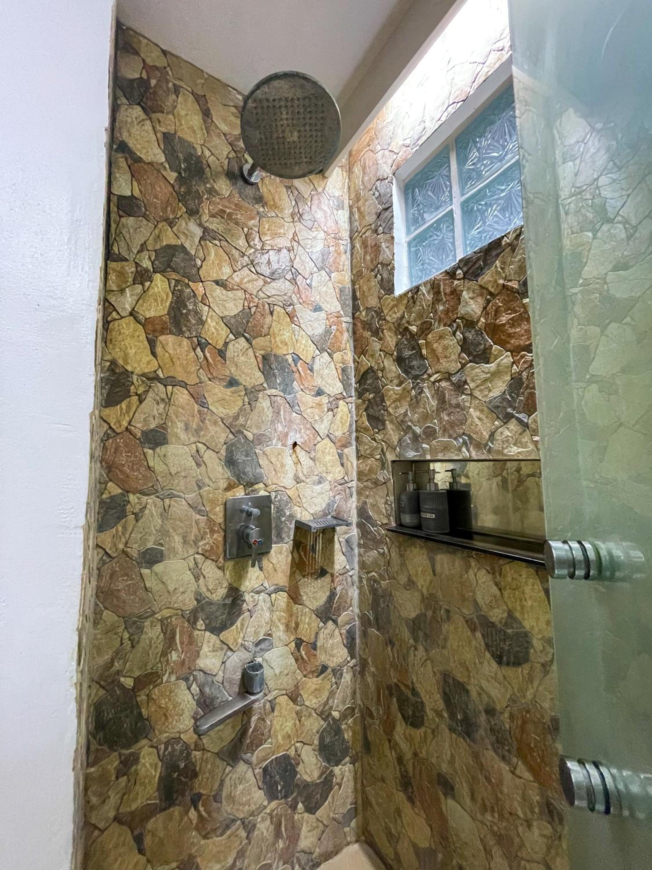 Deluxe Double Room with Side Sea View - Photo 4