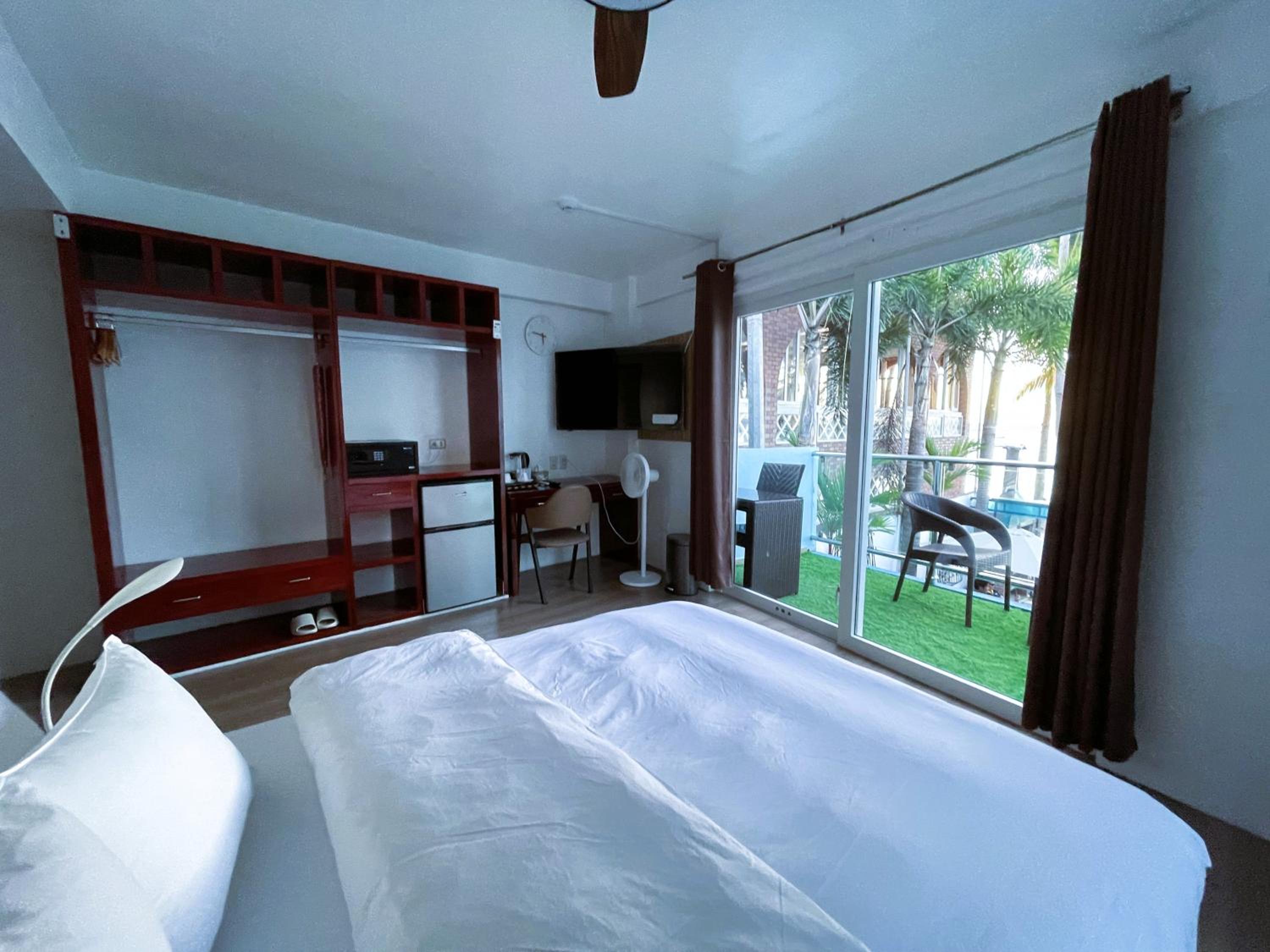Deluxe King Room with Sea View photo 1