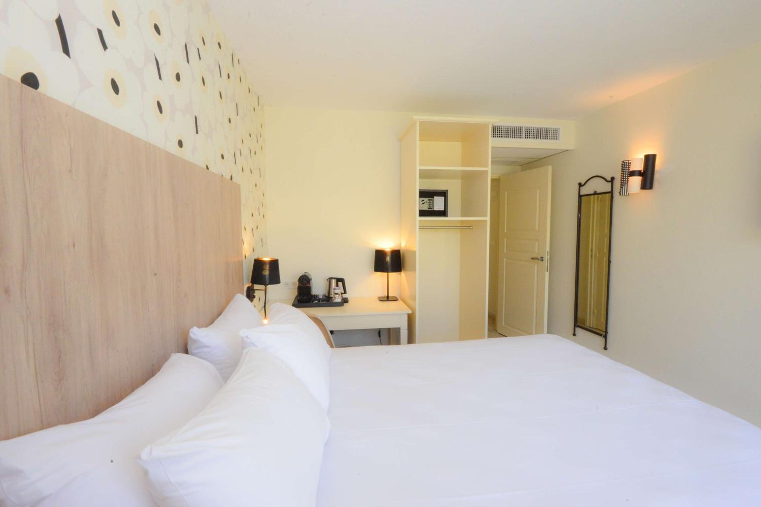 Comfort Queen Room - Non-Smoking  - Photo 2