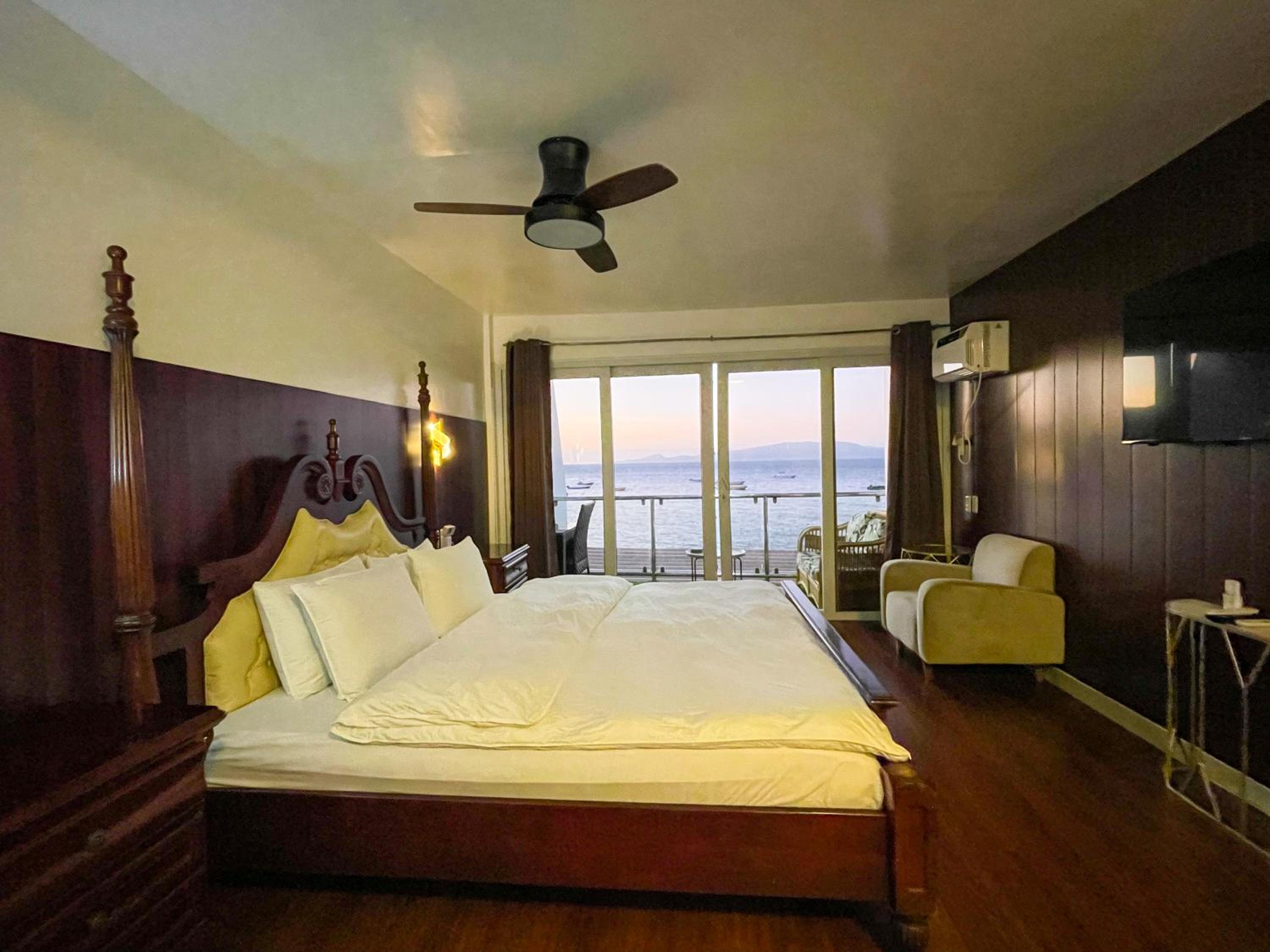 Queen Room with Sea View - Photo 1