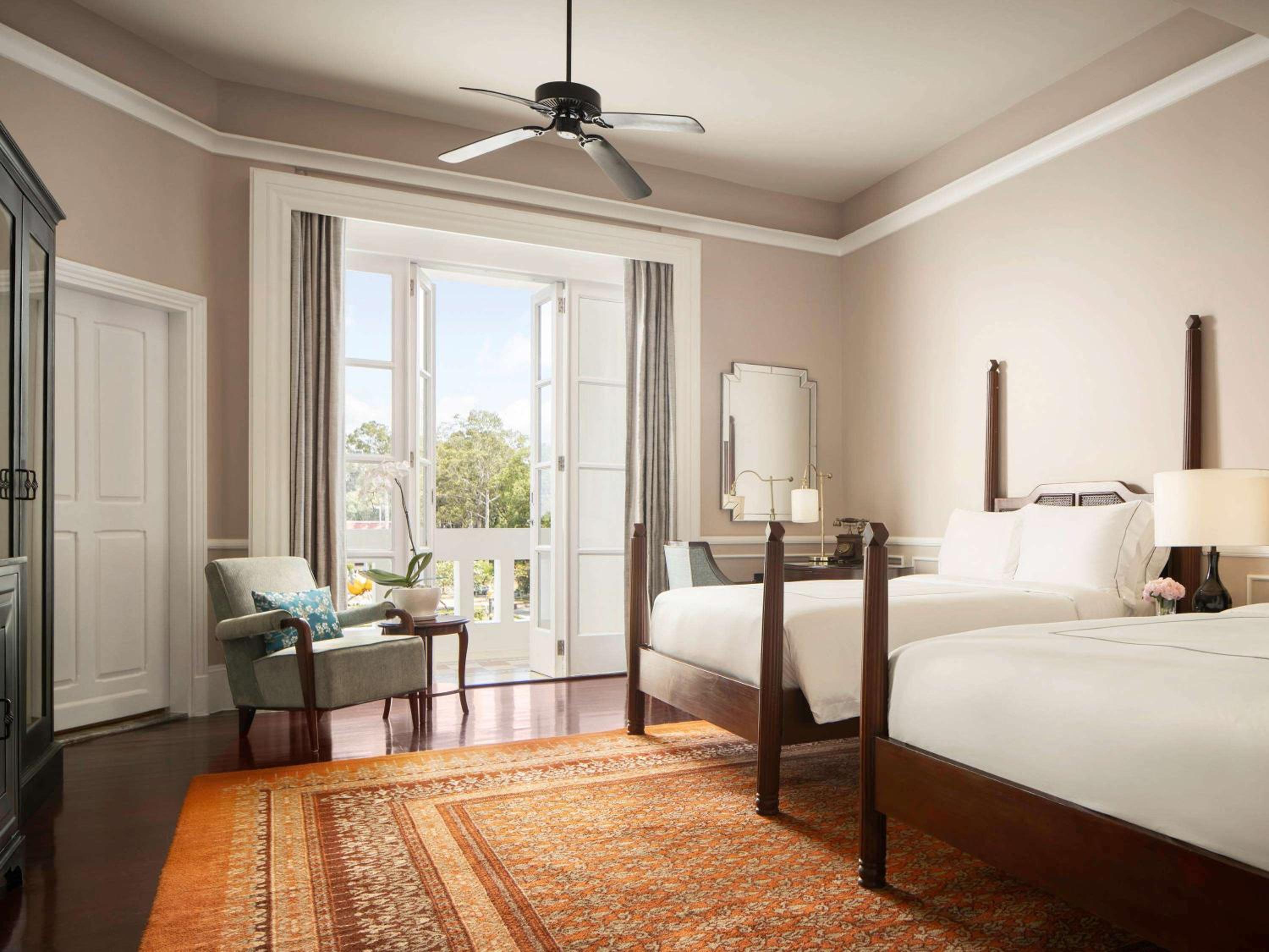 Landmark Twin Room with Pool View - Photo 3