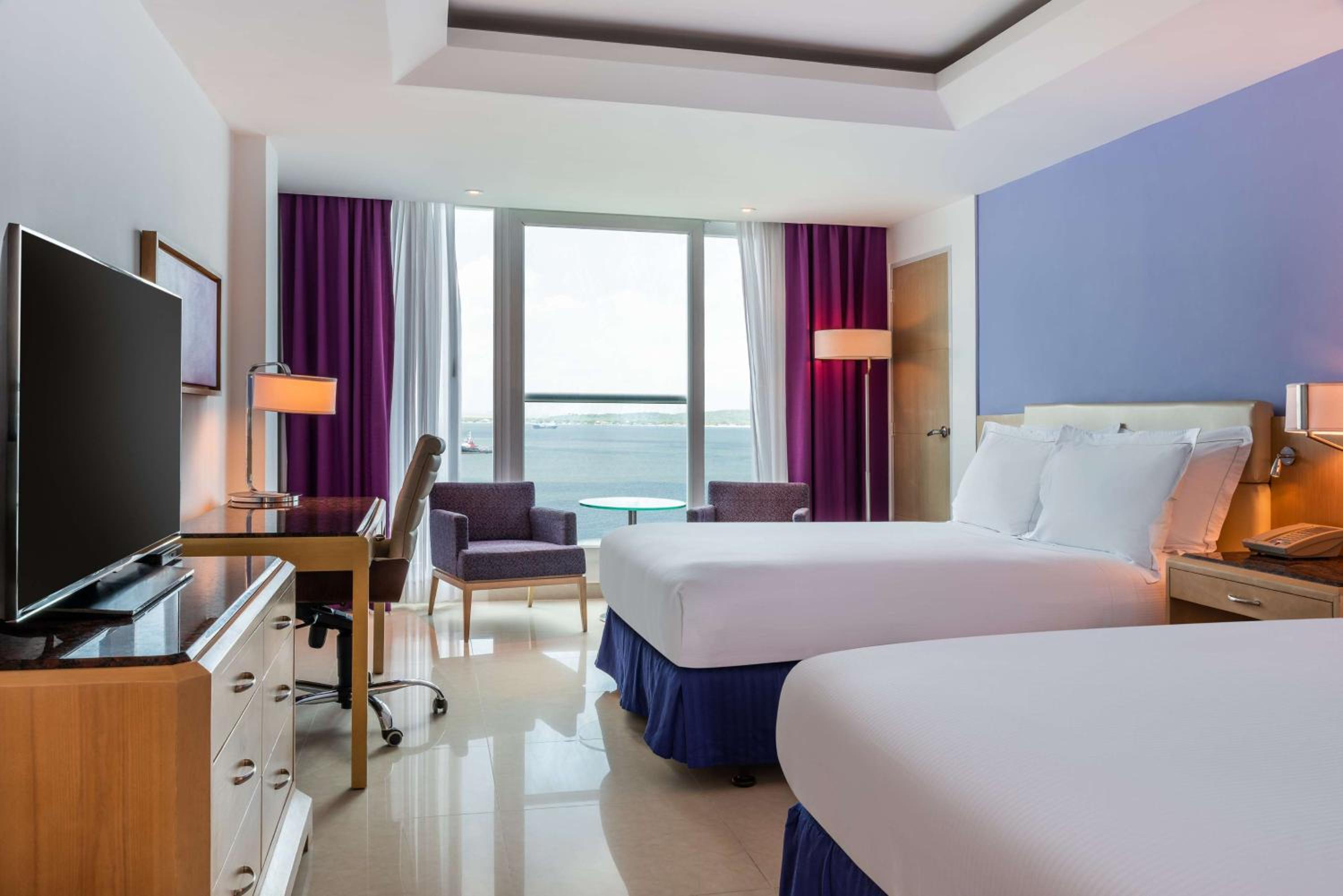 Queen Room with Two Queen Beds with Ocean View - Photo 5