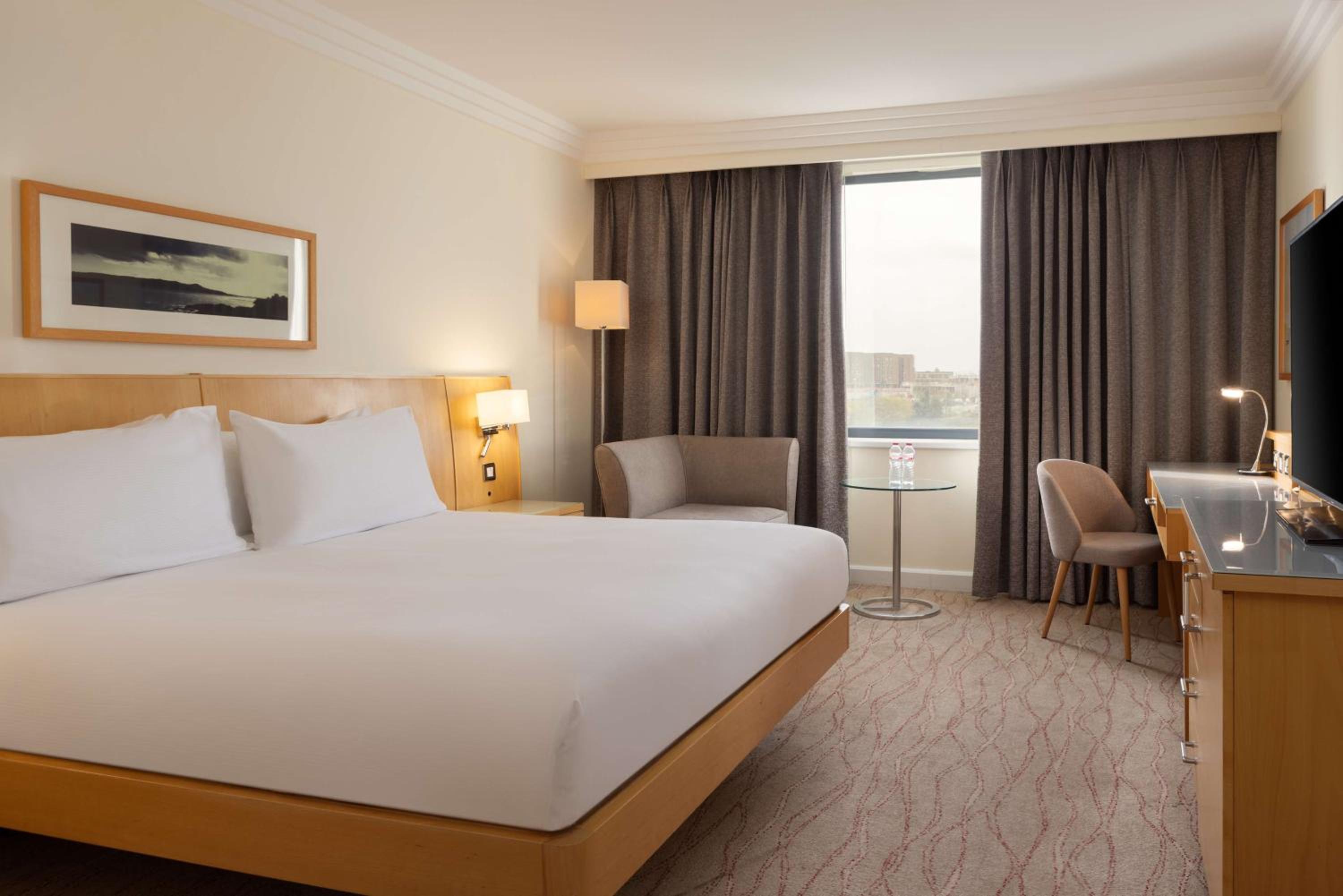 Deluxe King Room - Photo 7