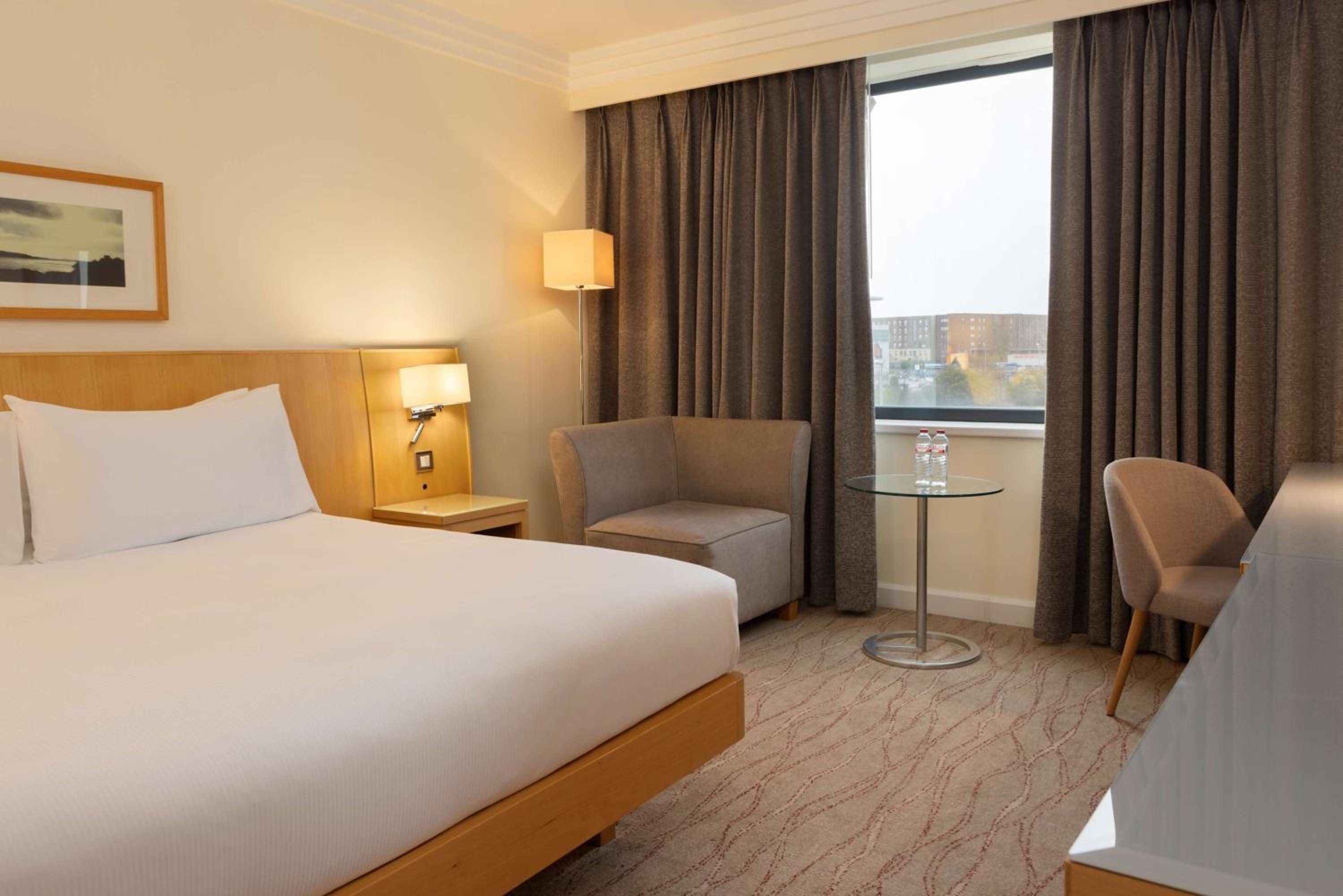 Deluxe King Room - Photo 6