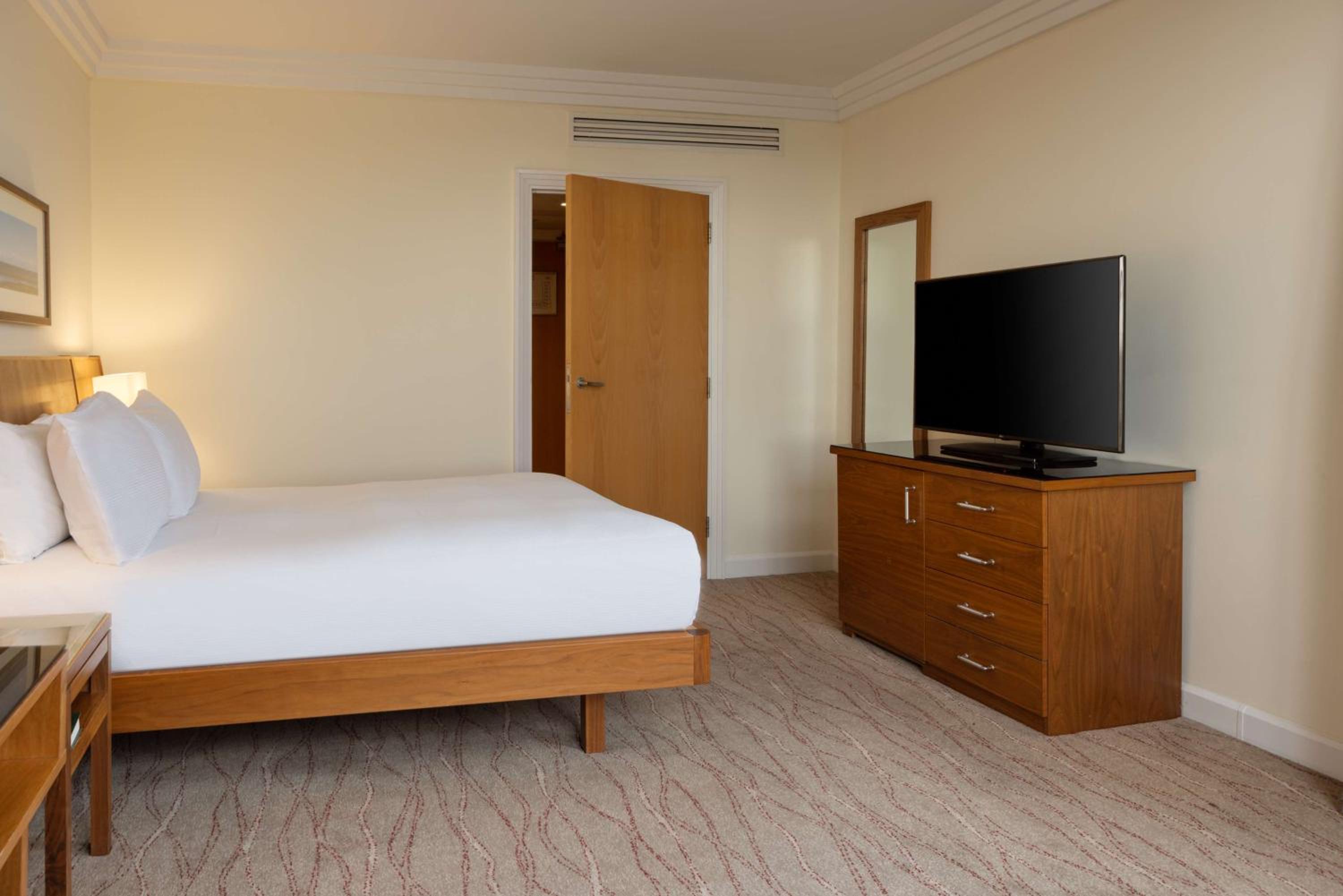 Deluxe Double Corner Room photo 2