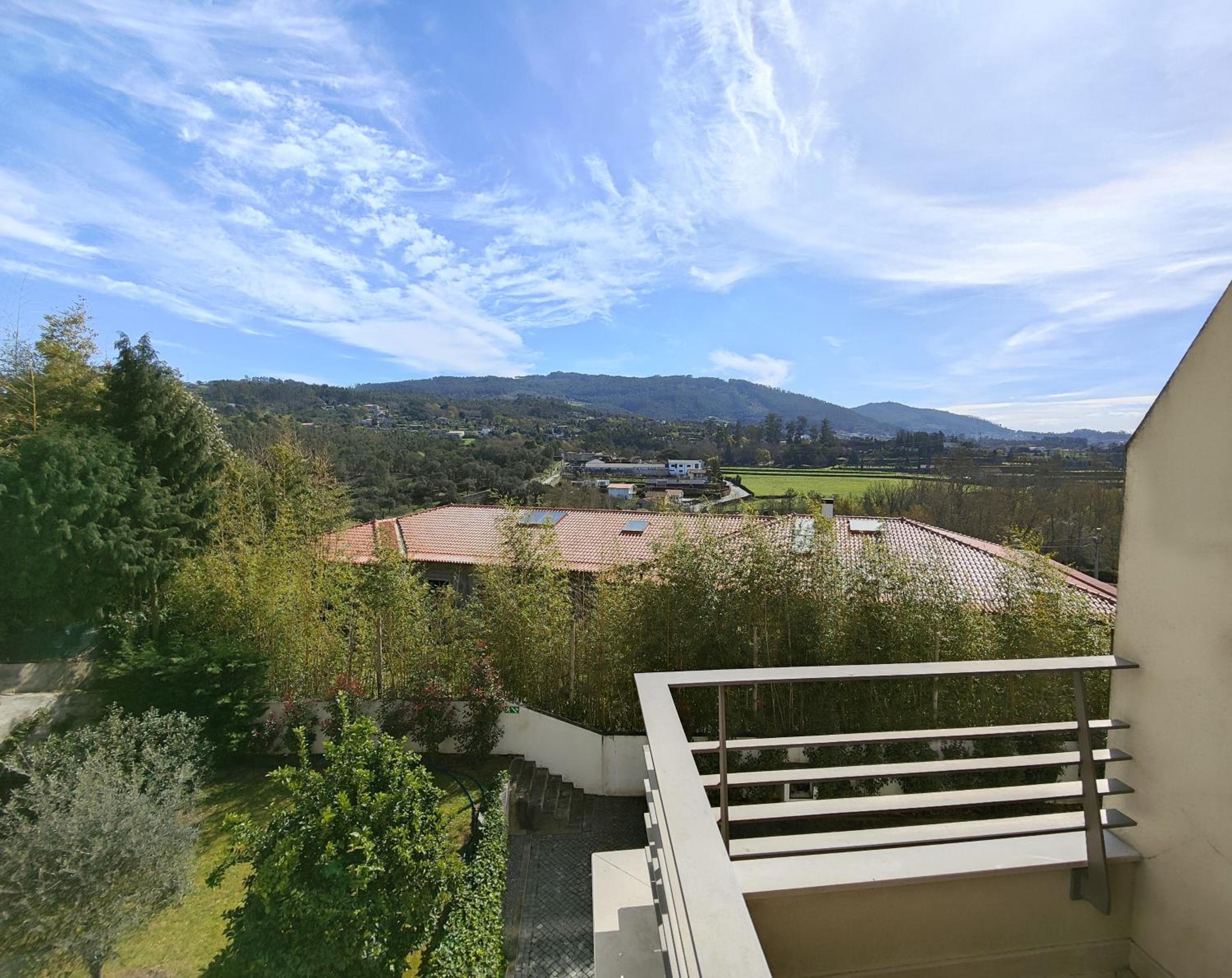 Superior Family Room with Mountain View - Photo 6