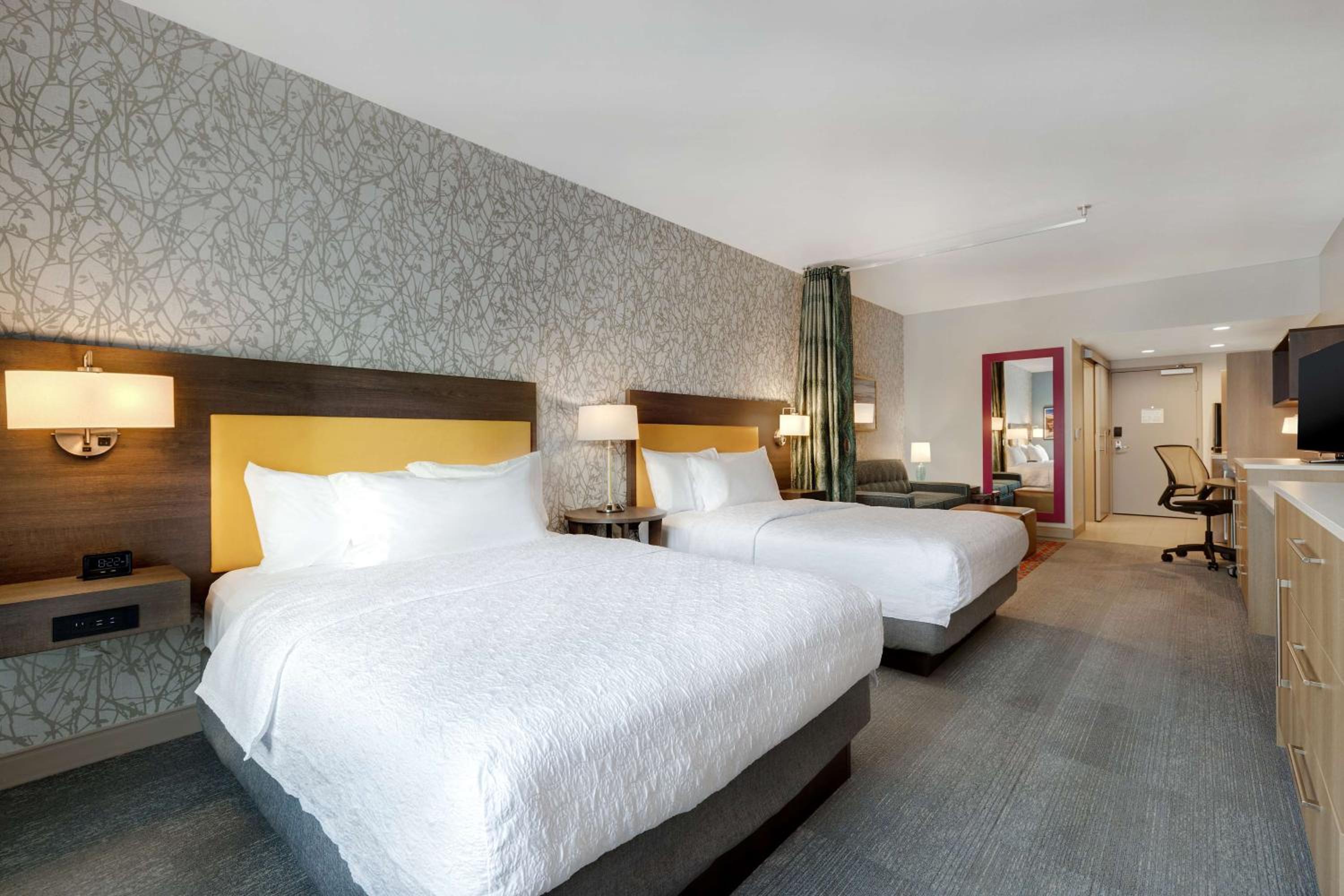 Studio Suite with Two Queen Beds - Photo 2