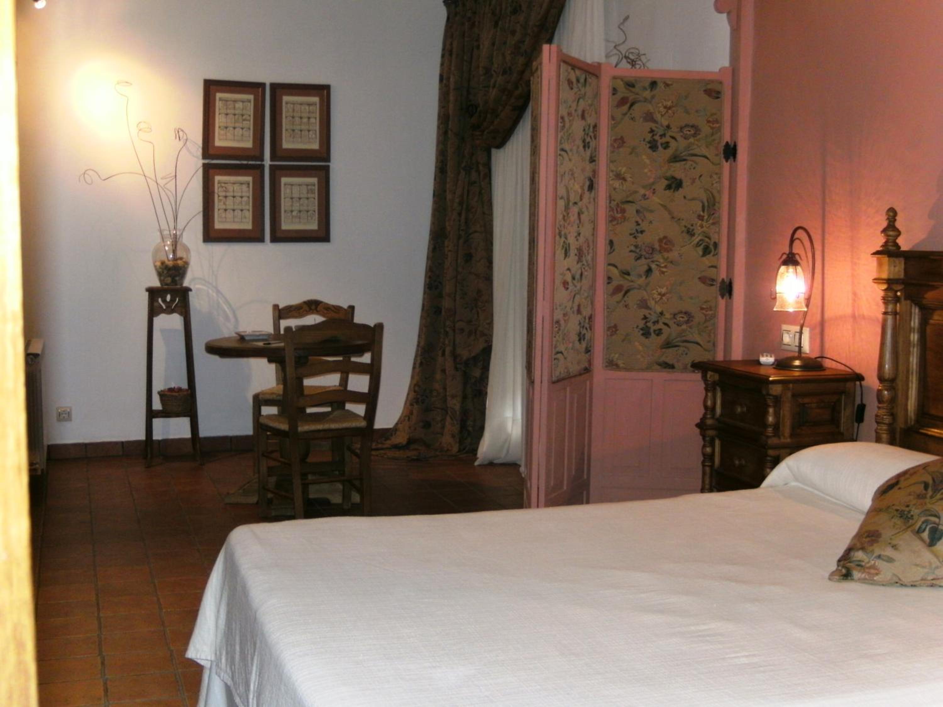 Double or Twin Room with Sitting Area - Photo 35