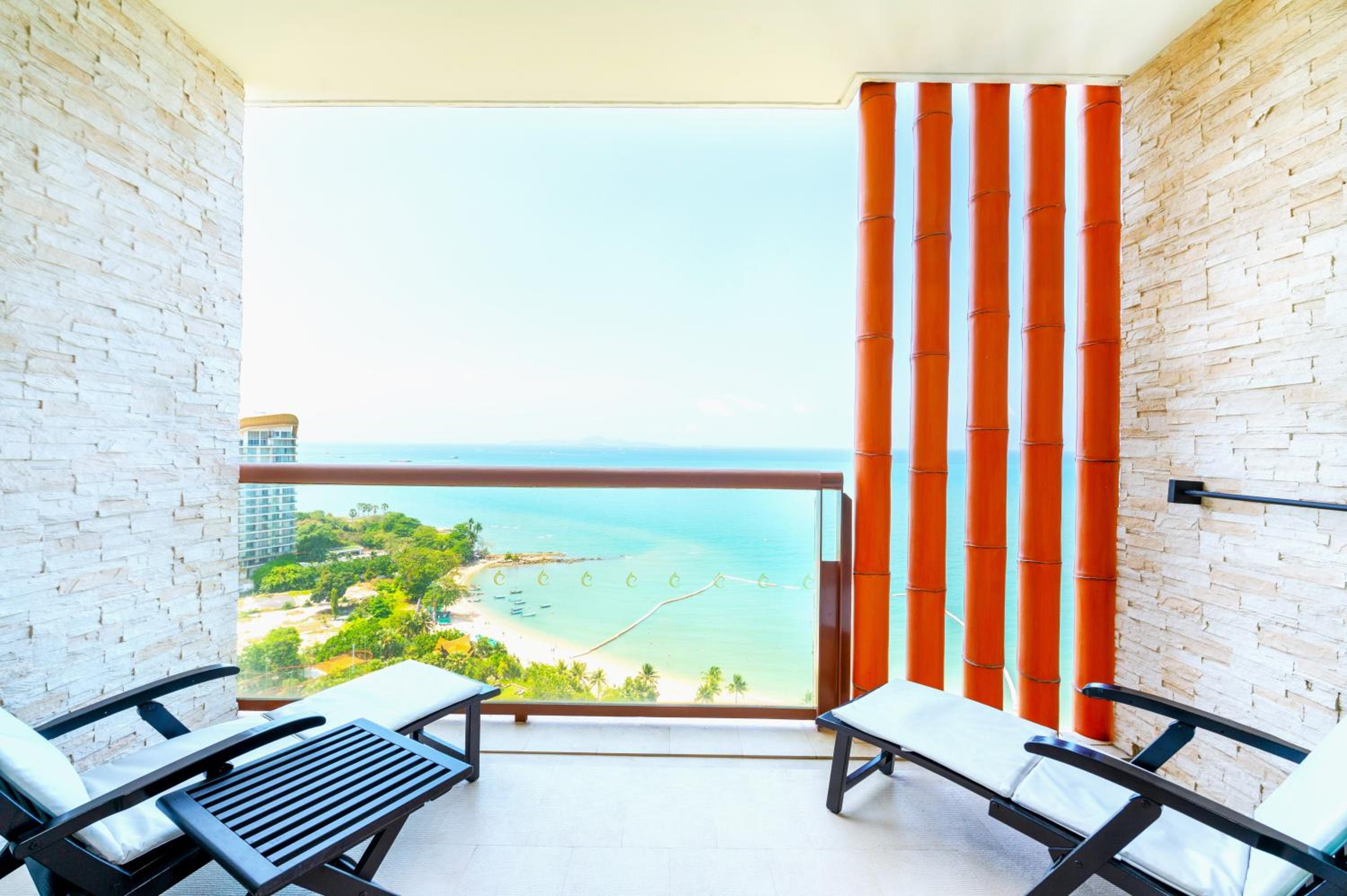 Club Mirage Premium Deluxe Ocean View King