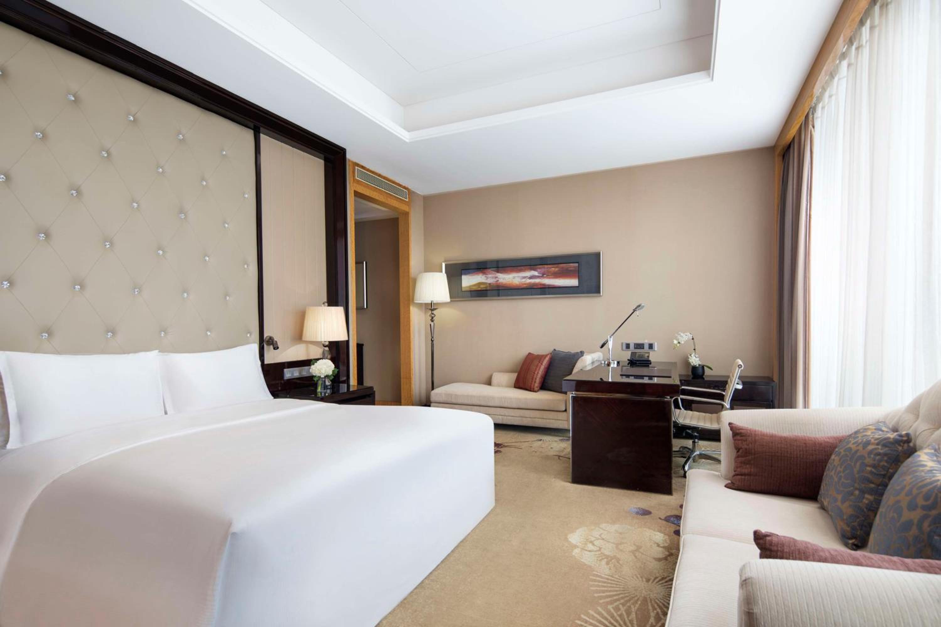 Junior King Suite - Lounge Access - Photo 2