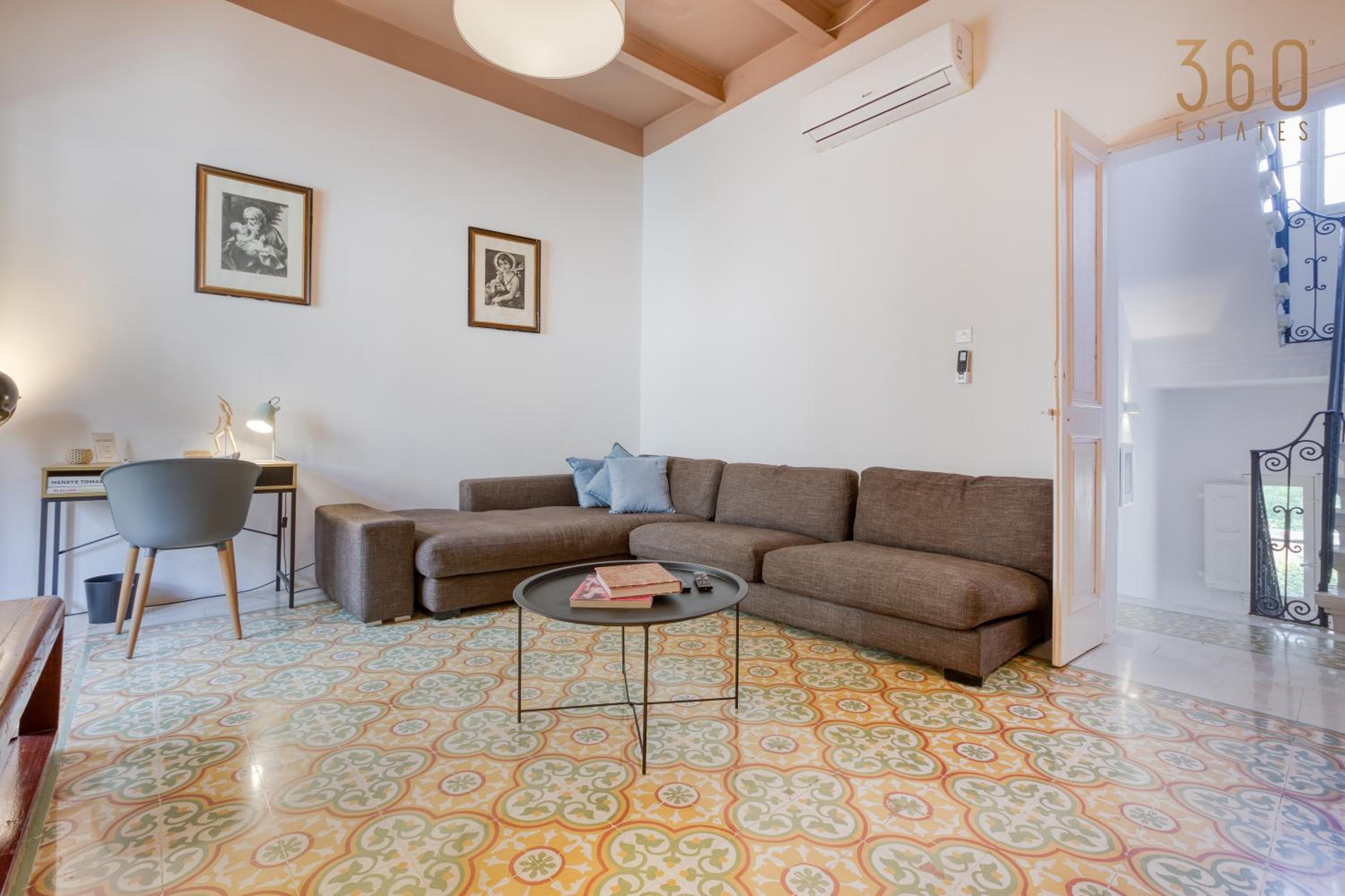 Three-Bedroom House photo 2