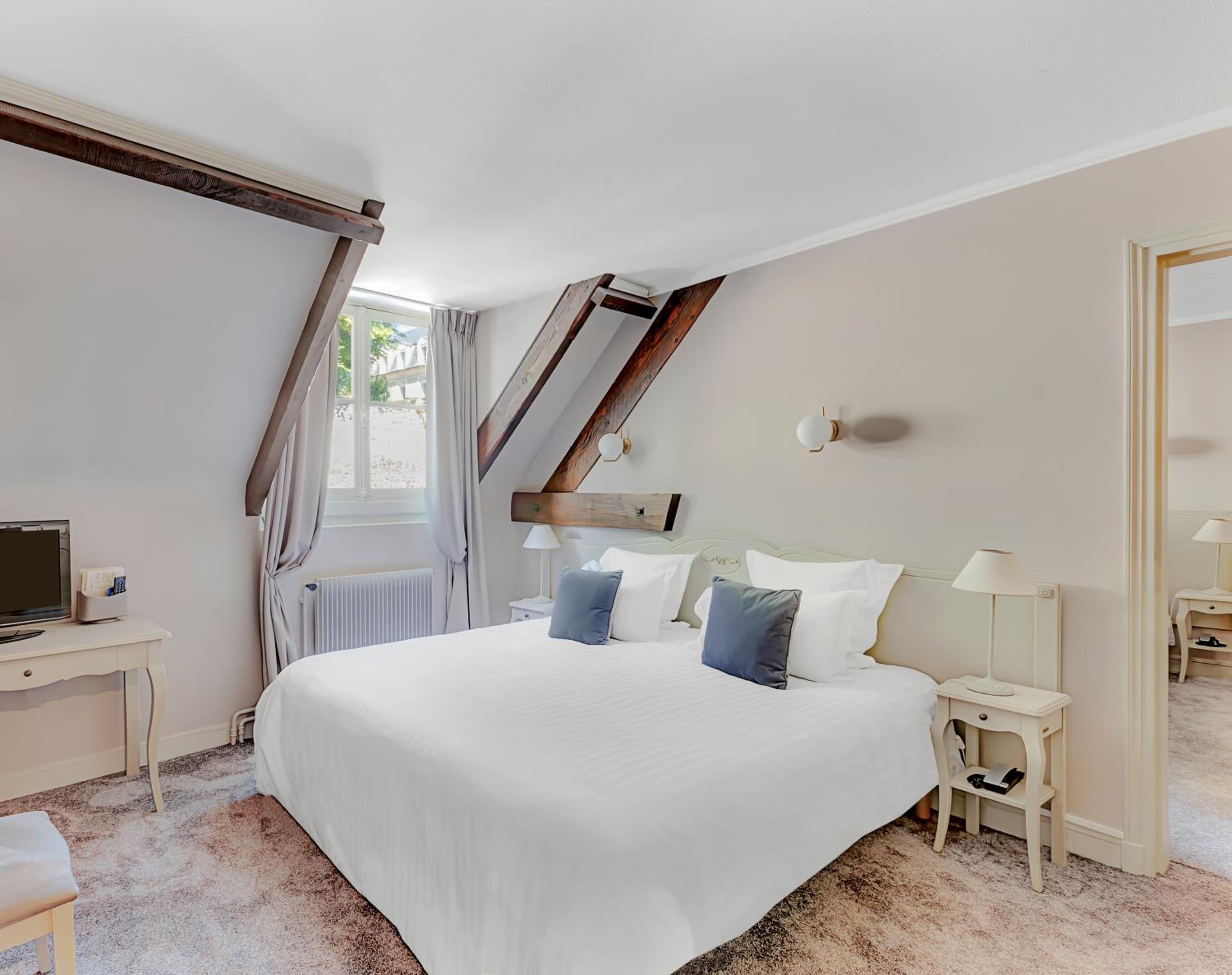 Superior Queen Room with River View - Photo 1