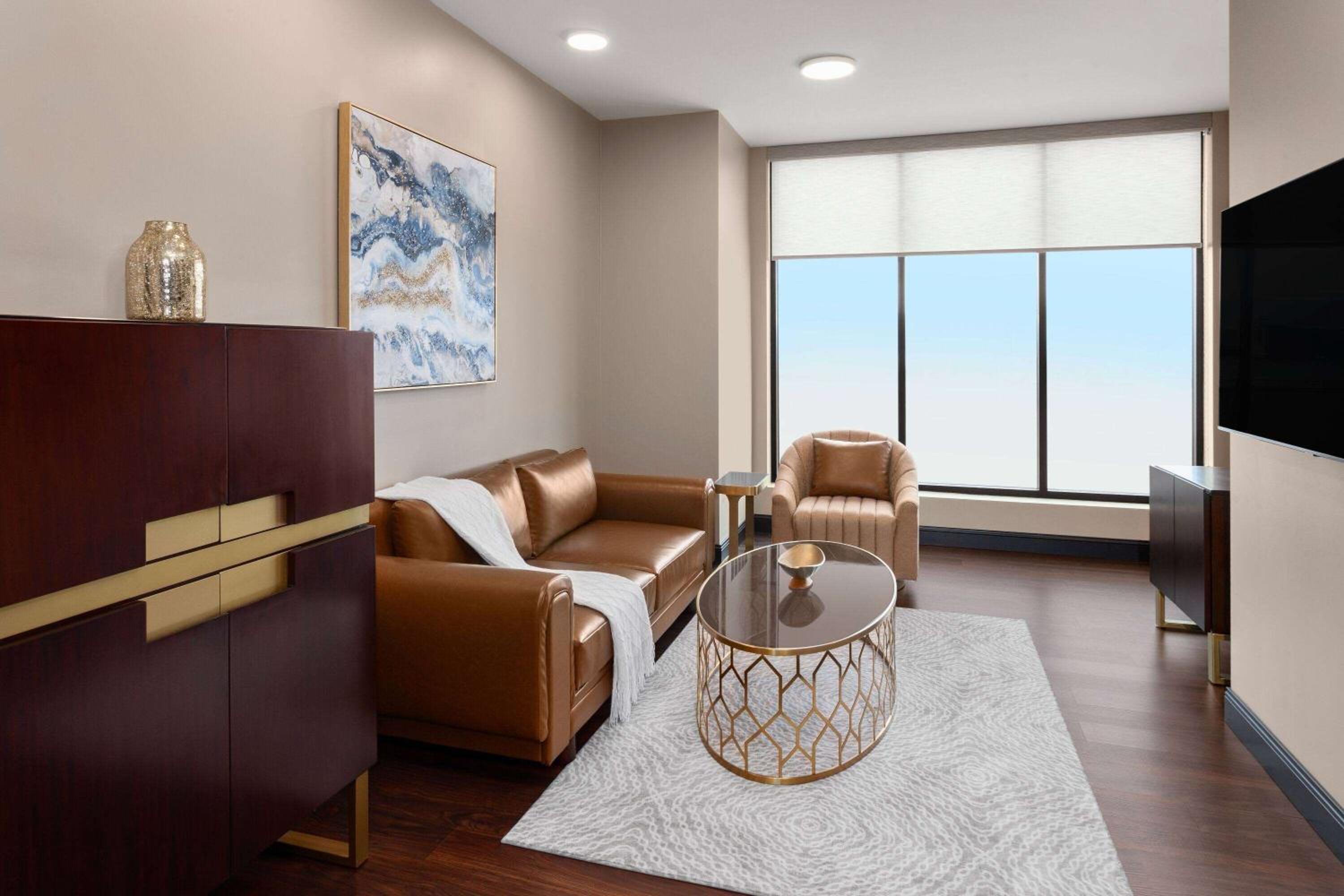 Signature Suite with One California King Bed, Non-Smoking - Photo 5
