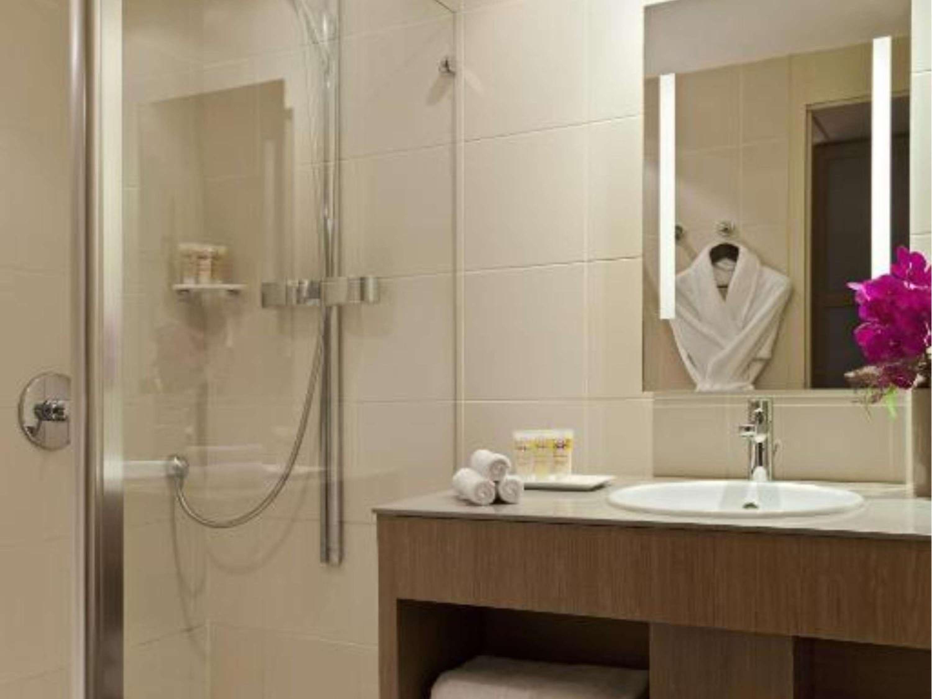 Deluxe Double Room with Lake View - Photo 7