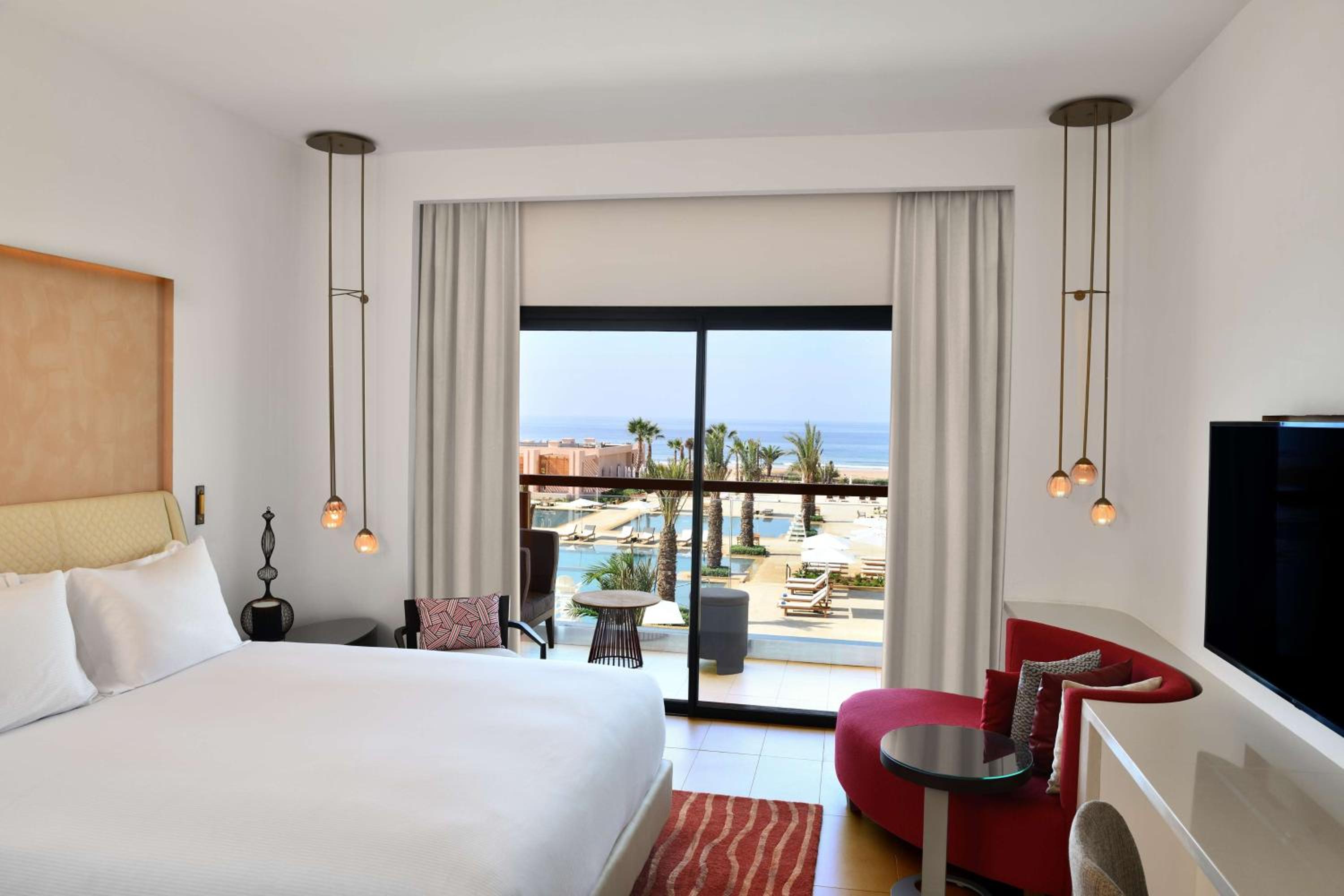 Deluxe King Room with Ocean View - Photo 5