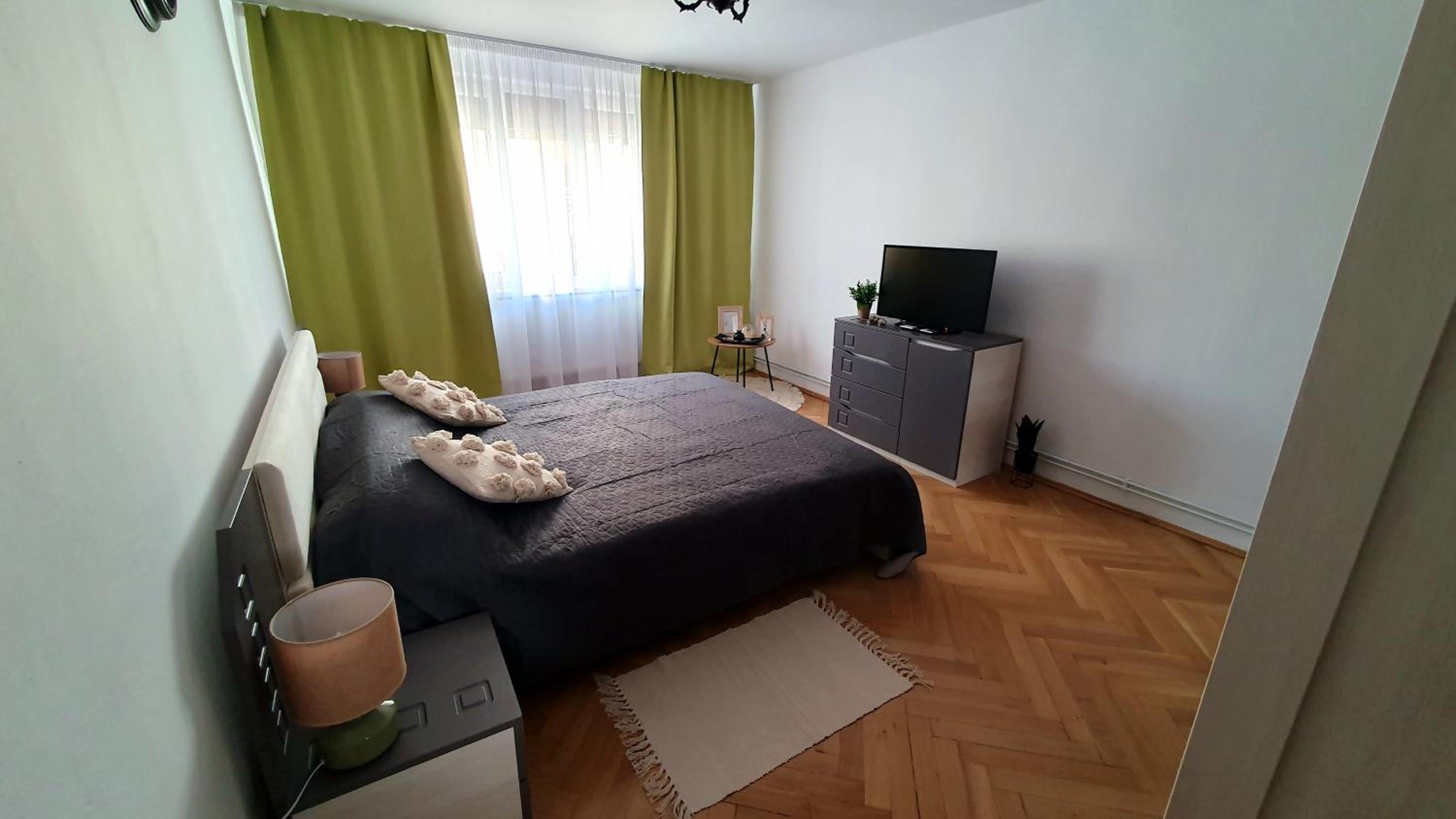 One-Bedroom Apartment photo 1
