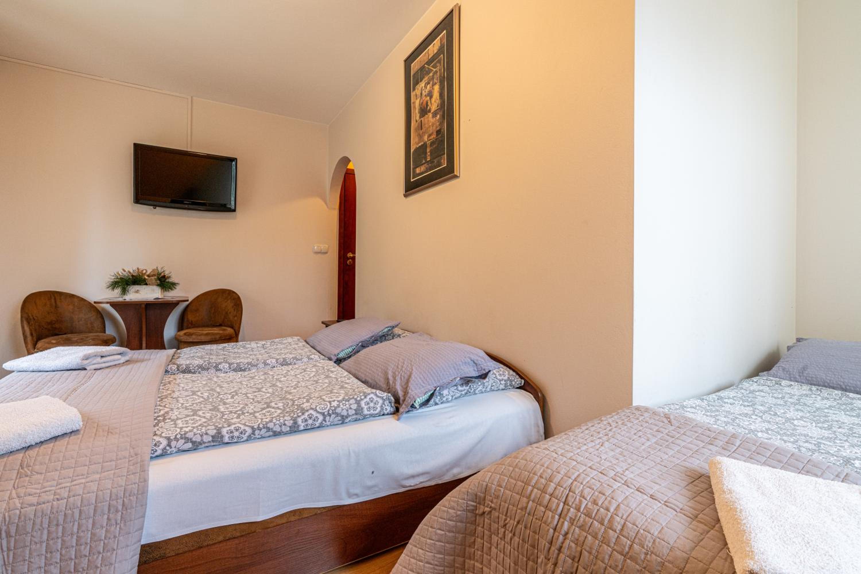 Triple Room with Balcony - Photo 7