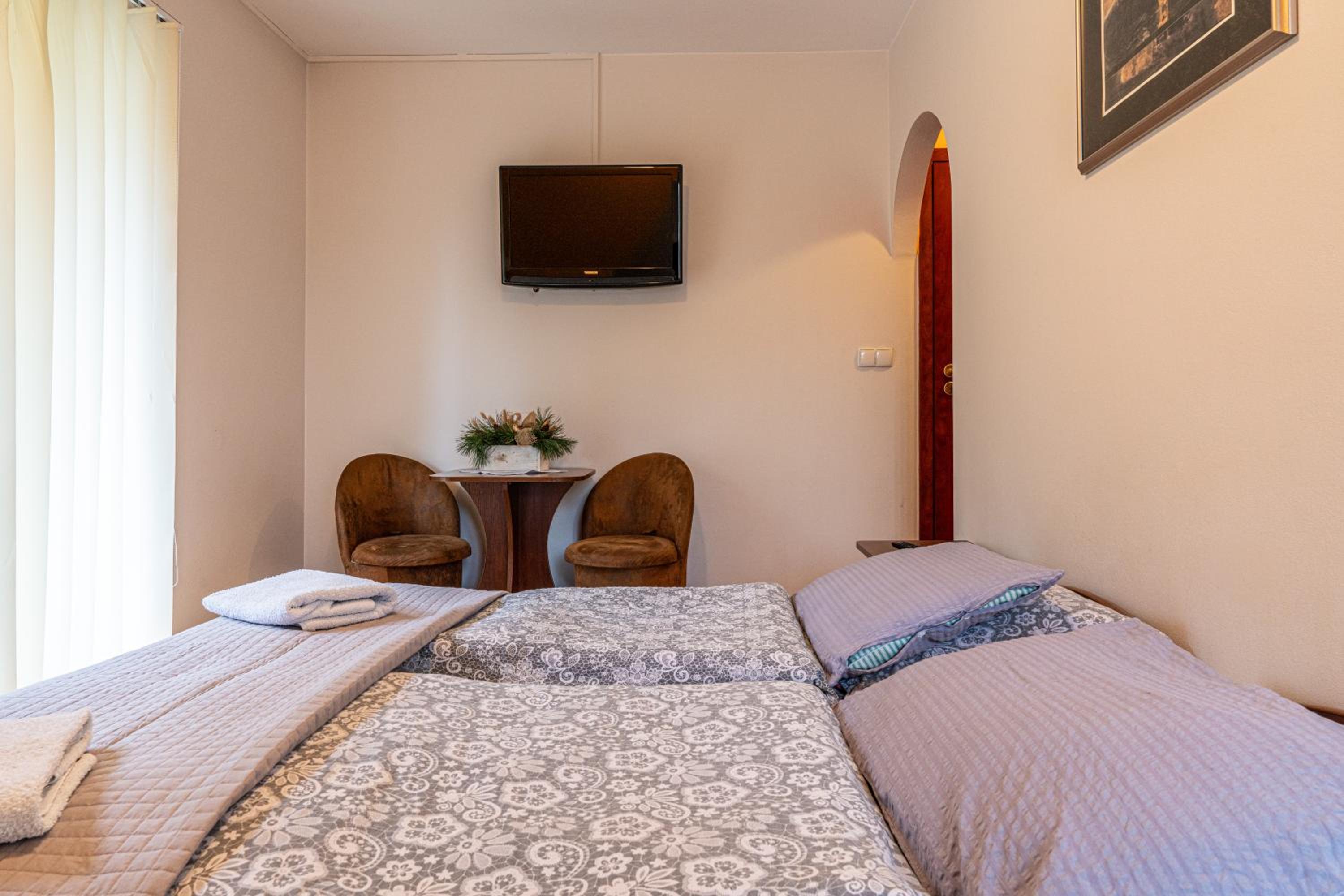 Triple Room with Balcony - Photo 8