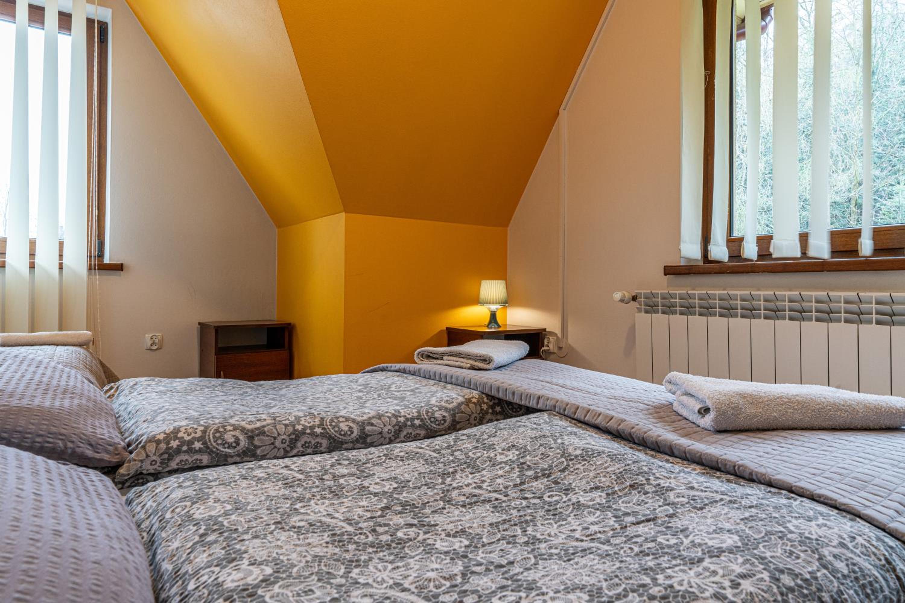 Triple Room with Balcony - Photo 11