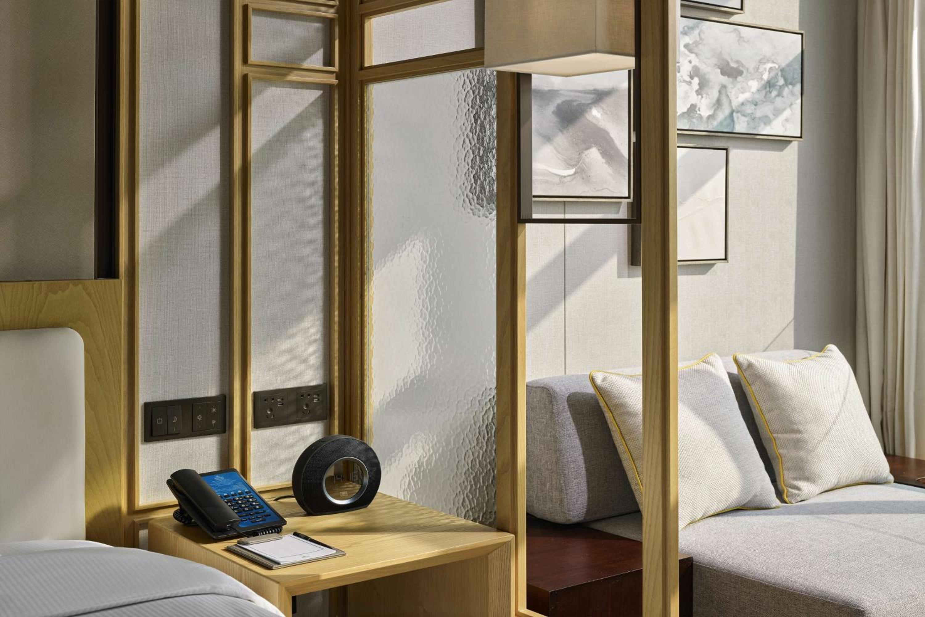 Deluxe King Room - Photo 3