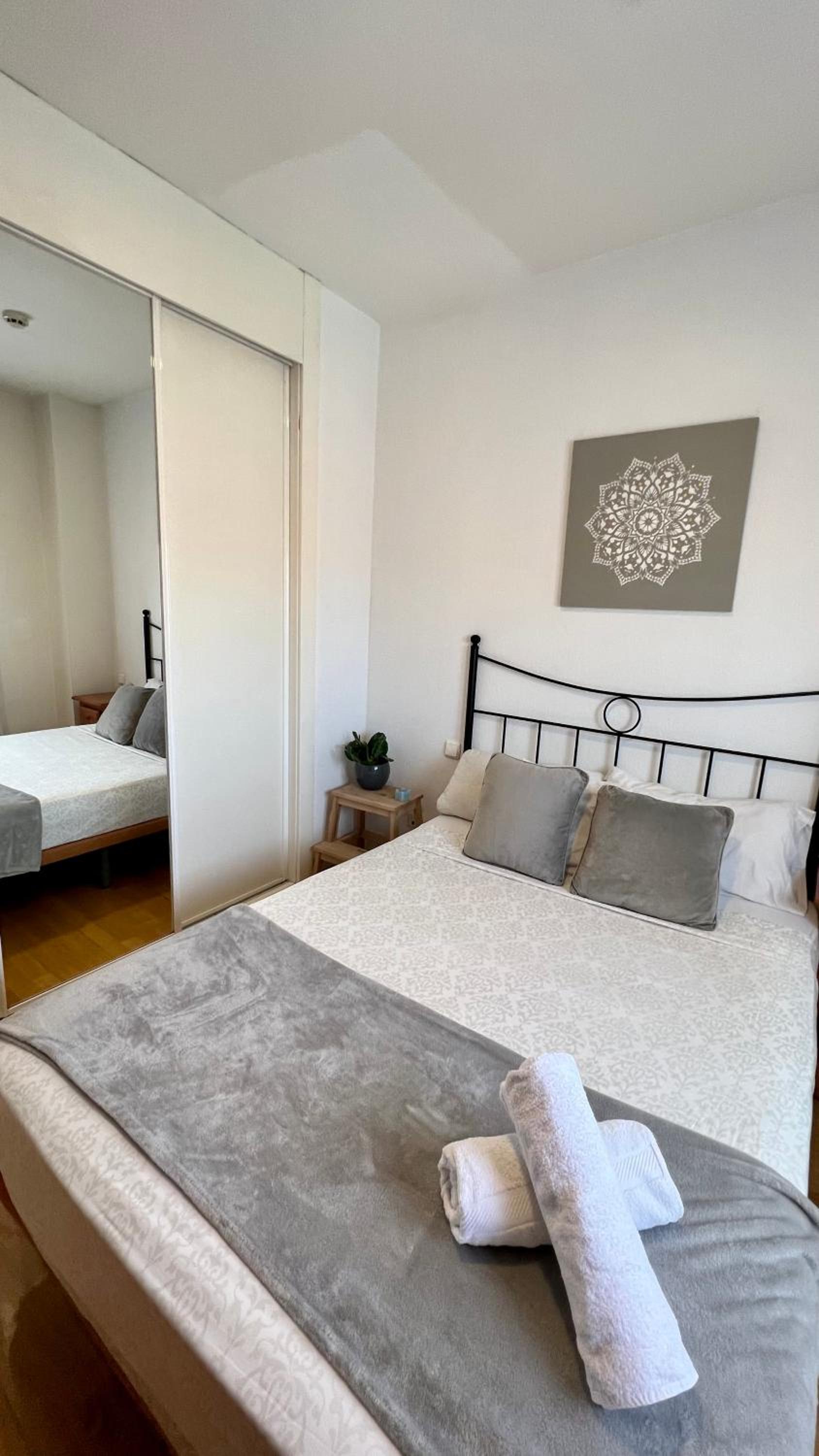 One-Bedroom Apartment - Photo 1