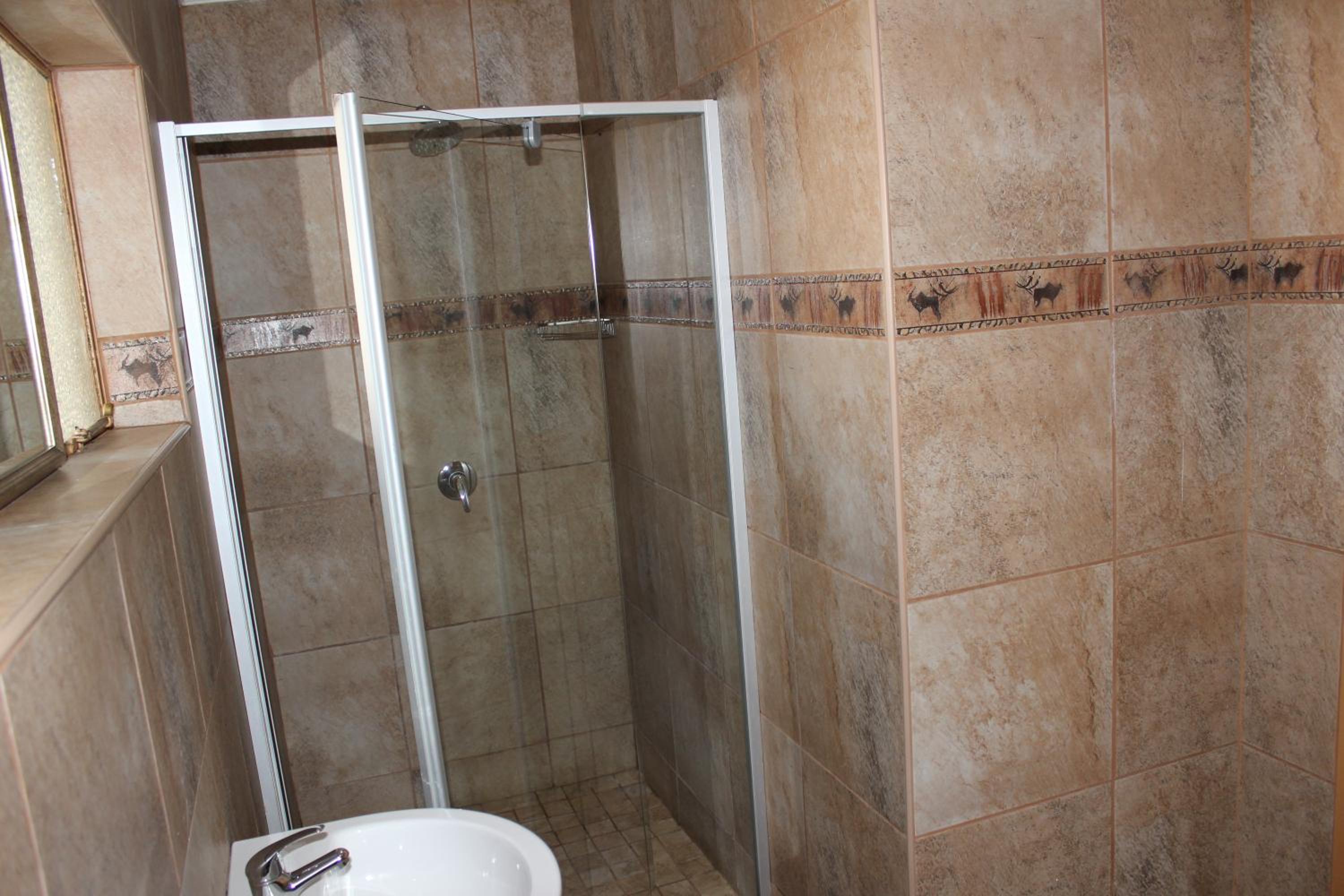 Standard Twin Room - Photo 3