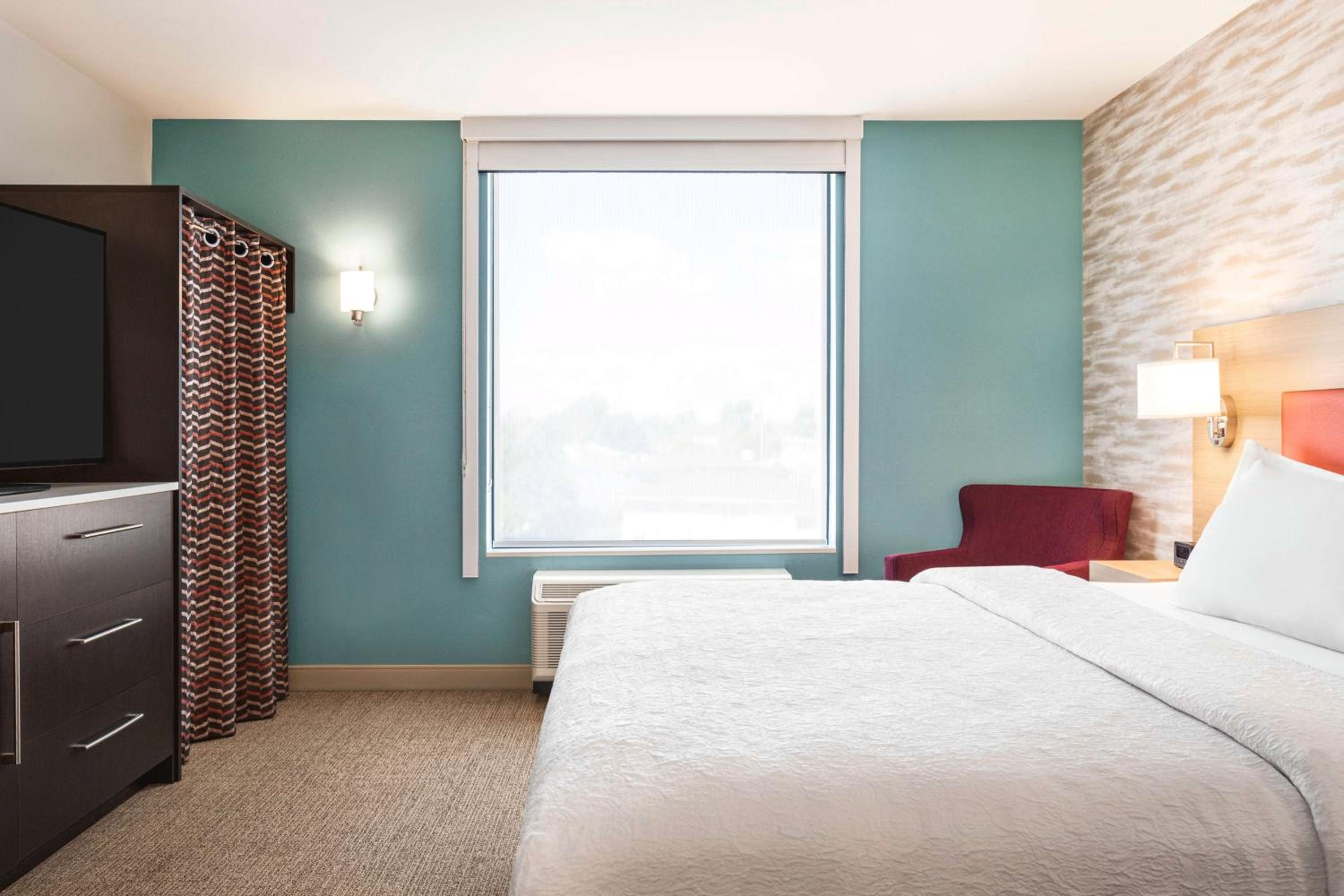 King Studio Suite with Accessible Tub - Mobility Access - Photo 1