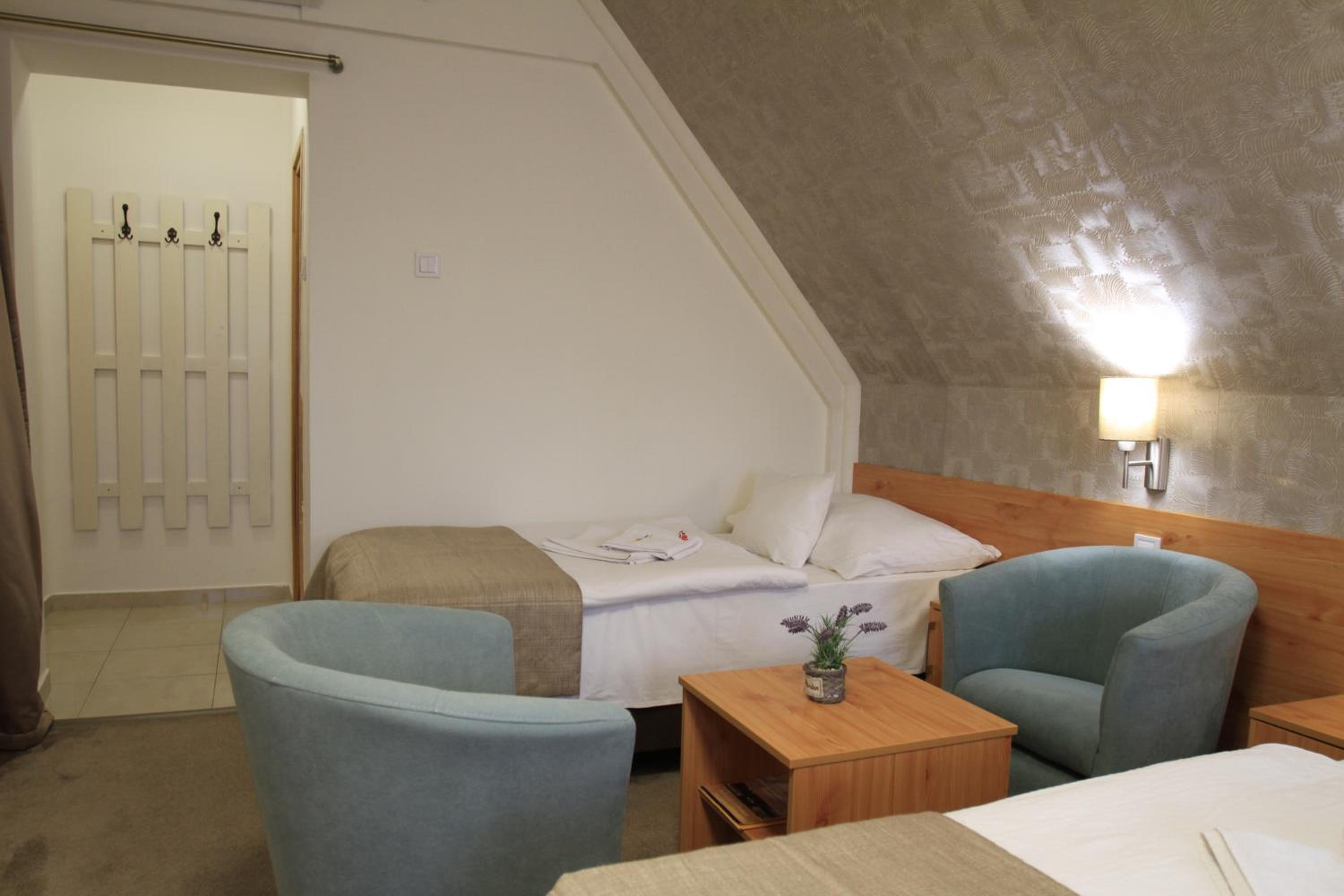 Quadruple Room - Photo 4