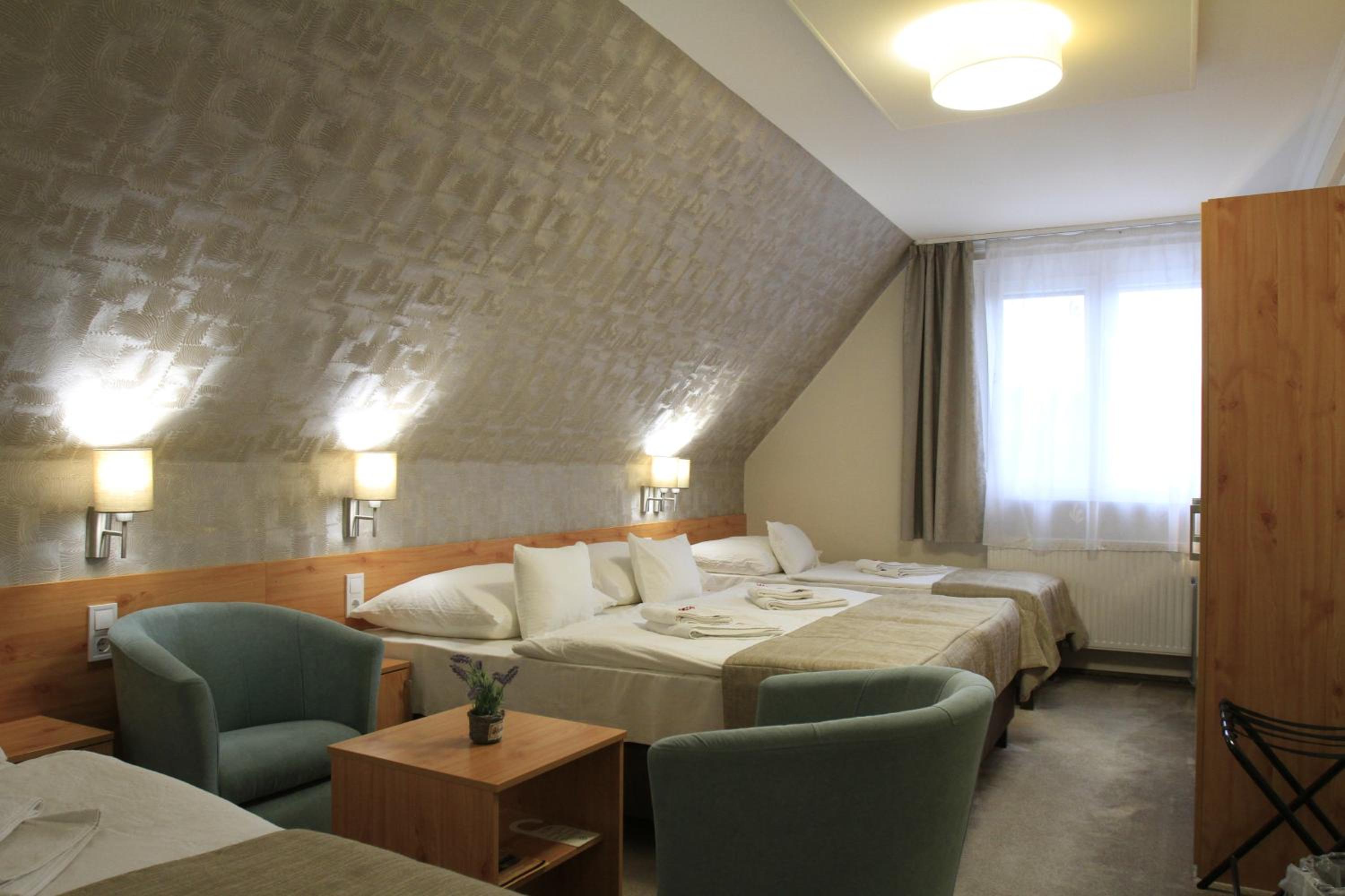 Quadruple Room - Photo 6