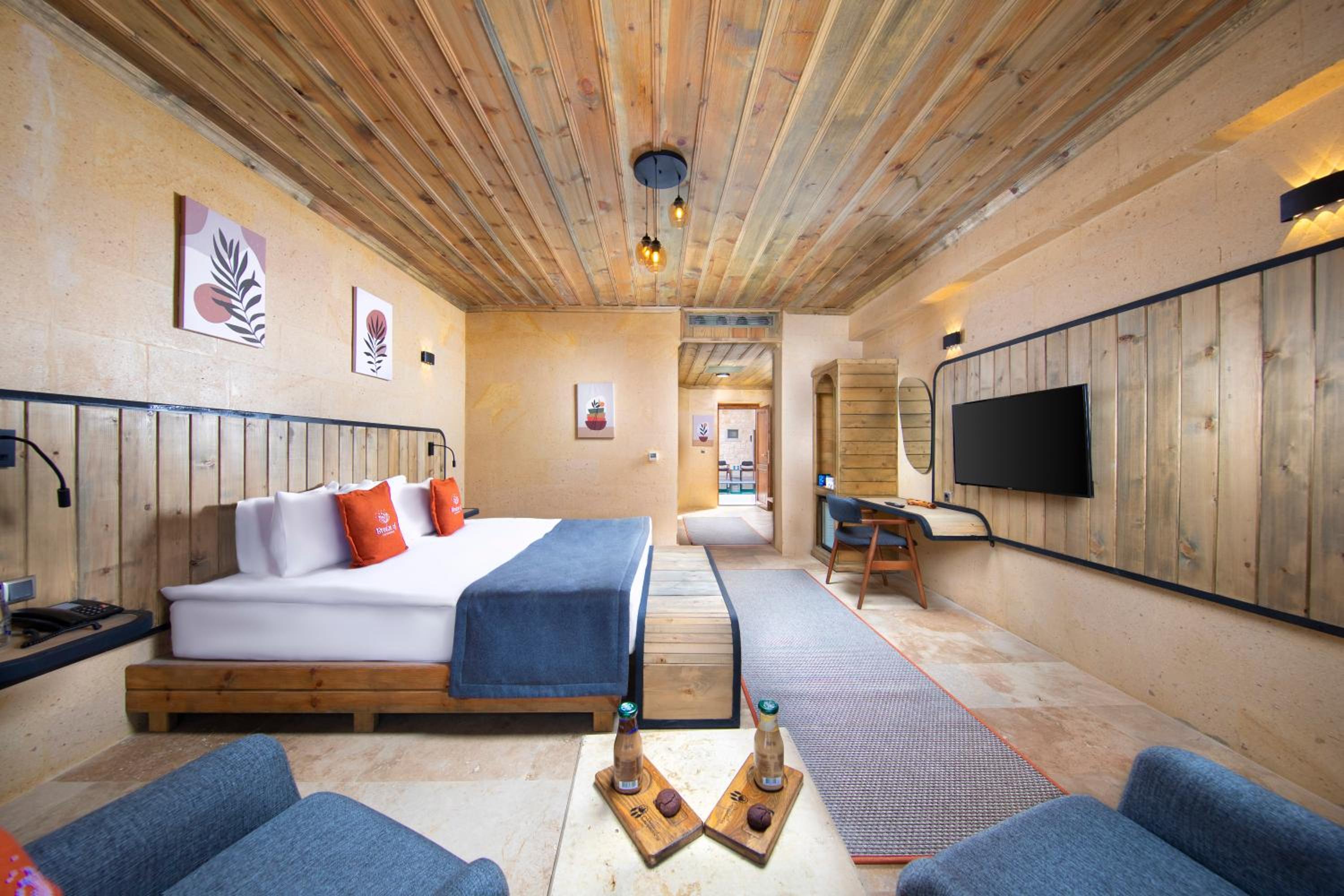 Deluxe King Room photo 1