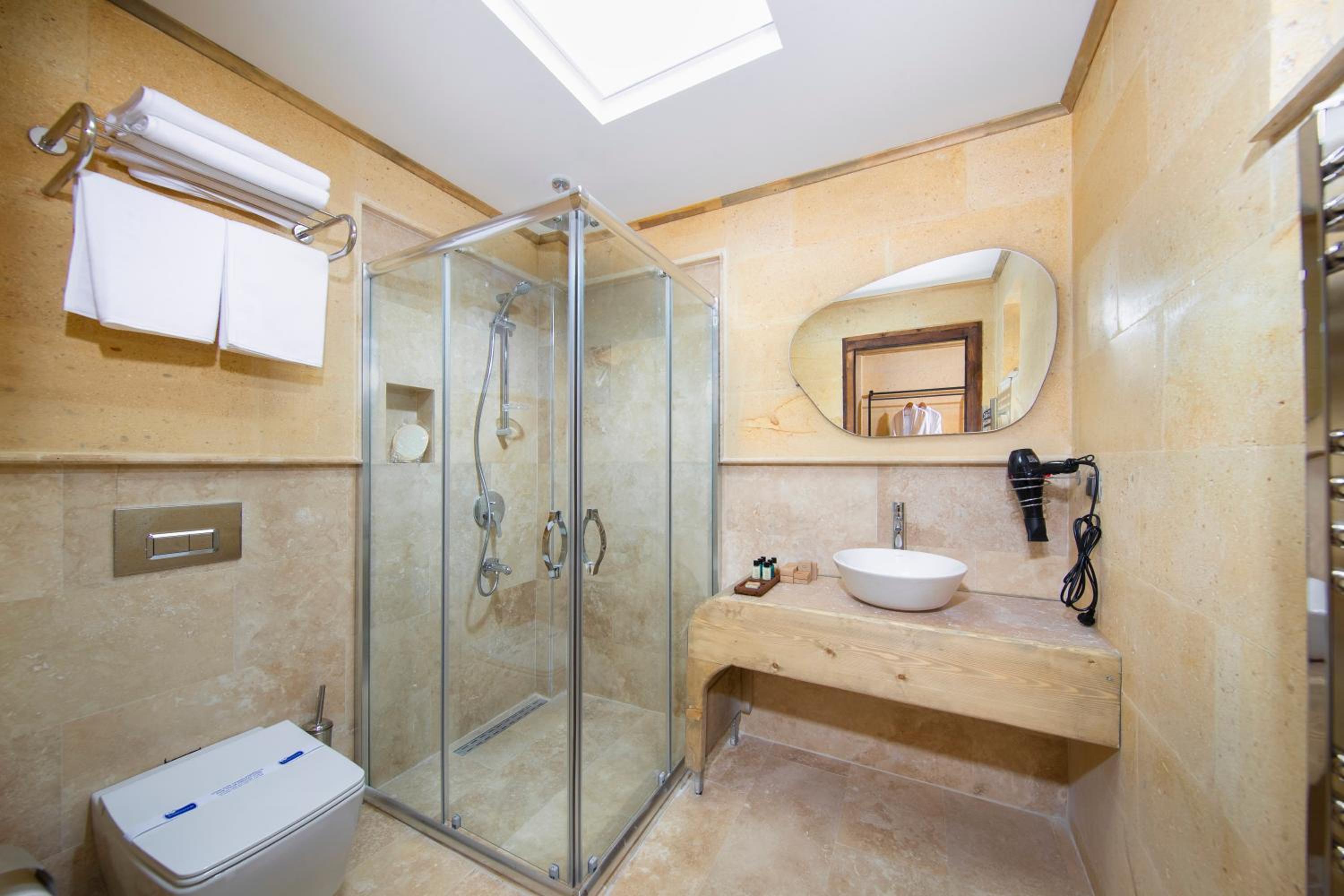 Deluxe King Room photo 2