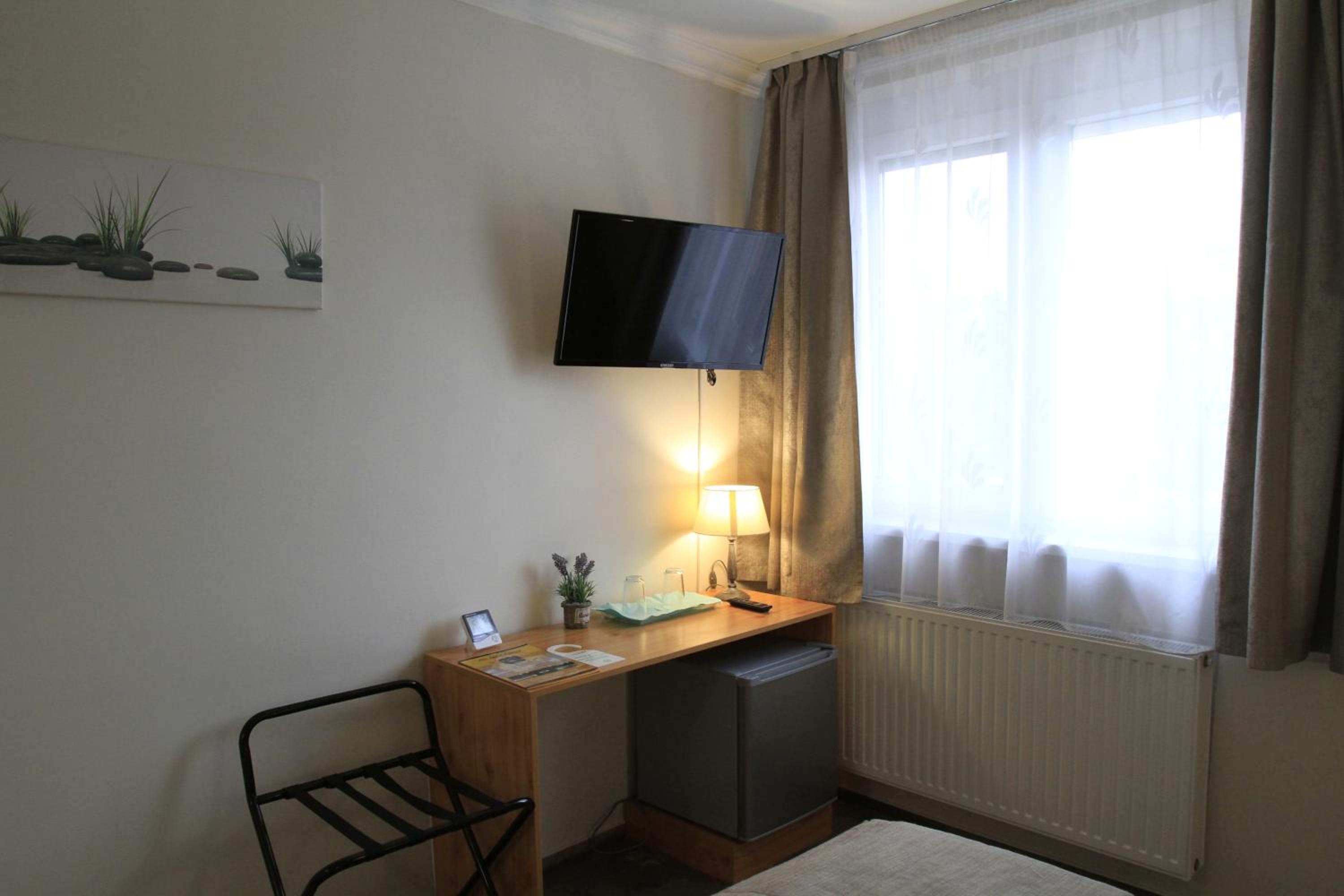 Standard Twin Room - Photo 8