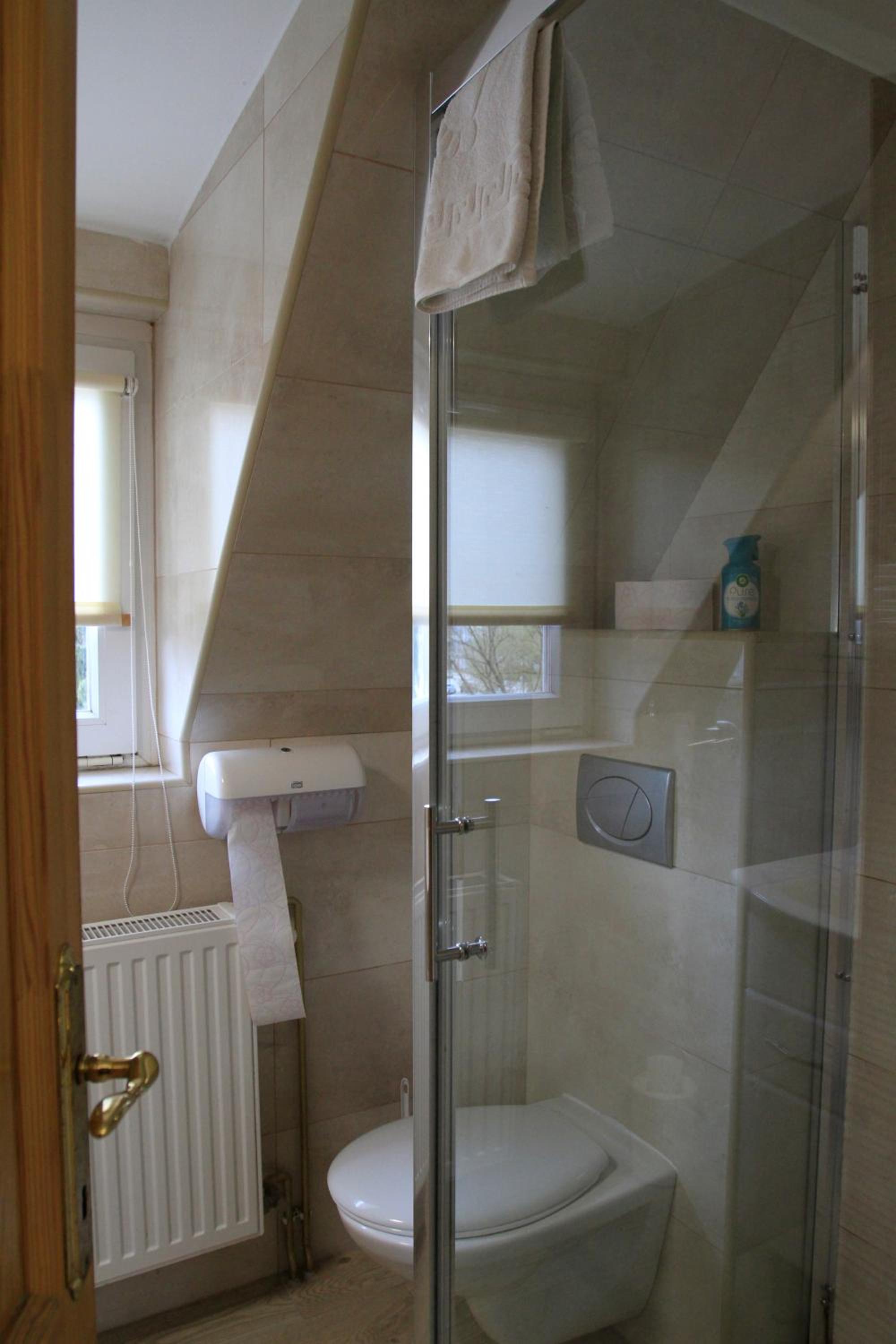 Standard Twin Room - Photo 9
