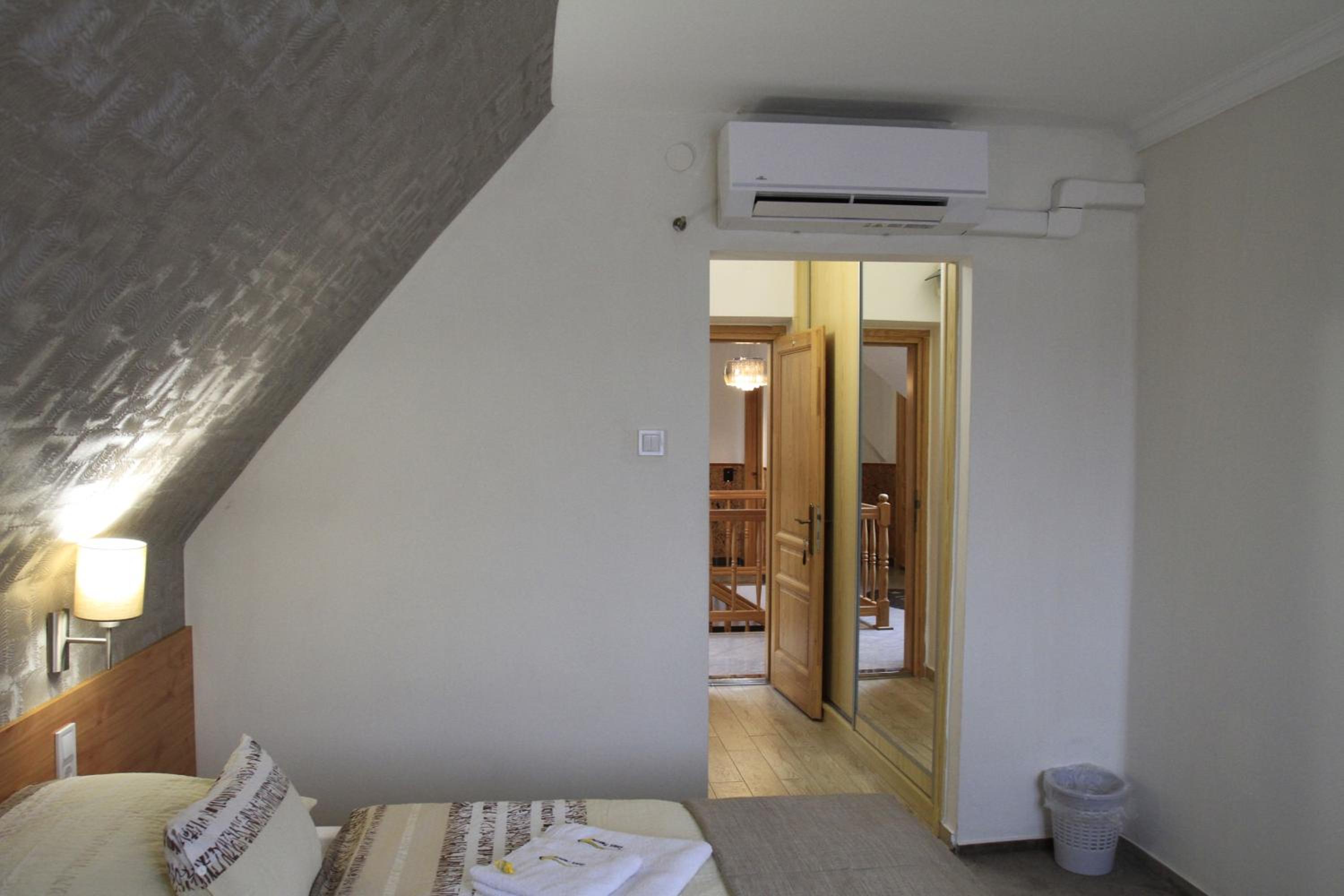 Standard Twin Room - Photo 12