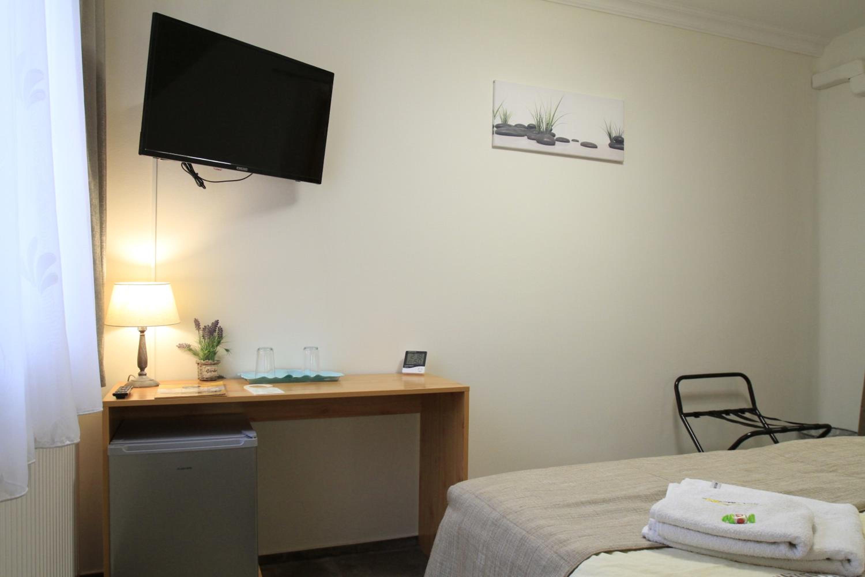 Quadruple Room - Photo 8