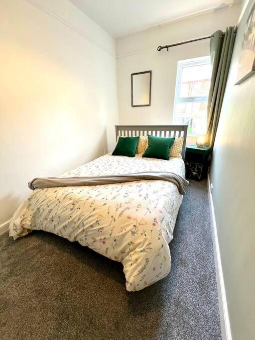 Three-Bedroom House photo 2