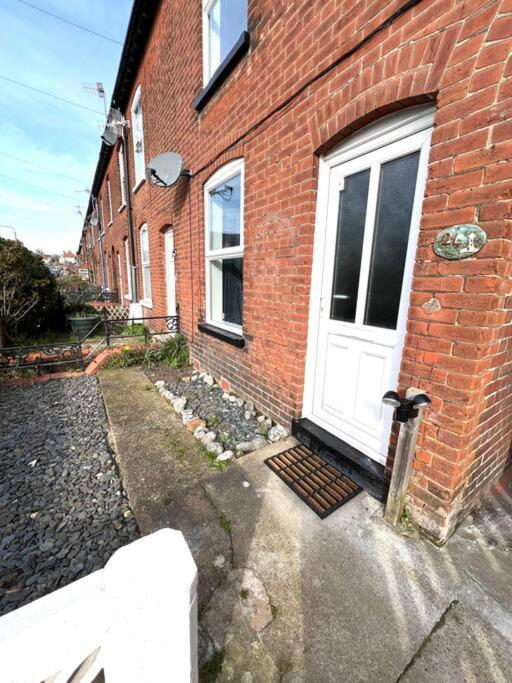Three-Bedroom House photo 3