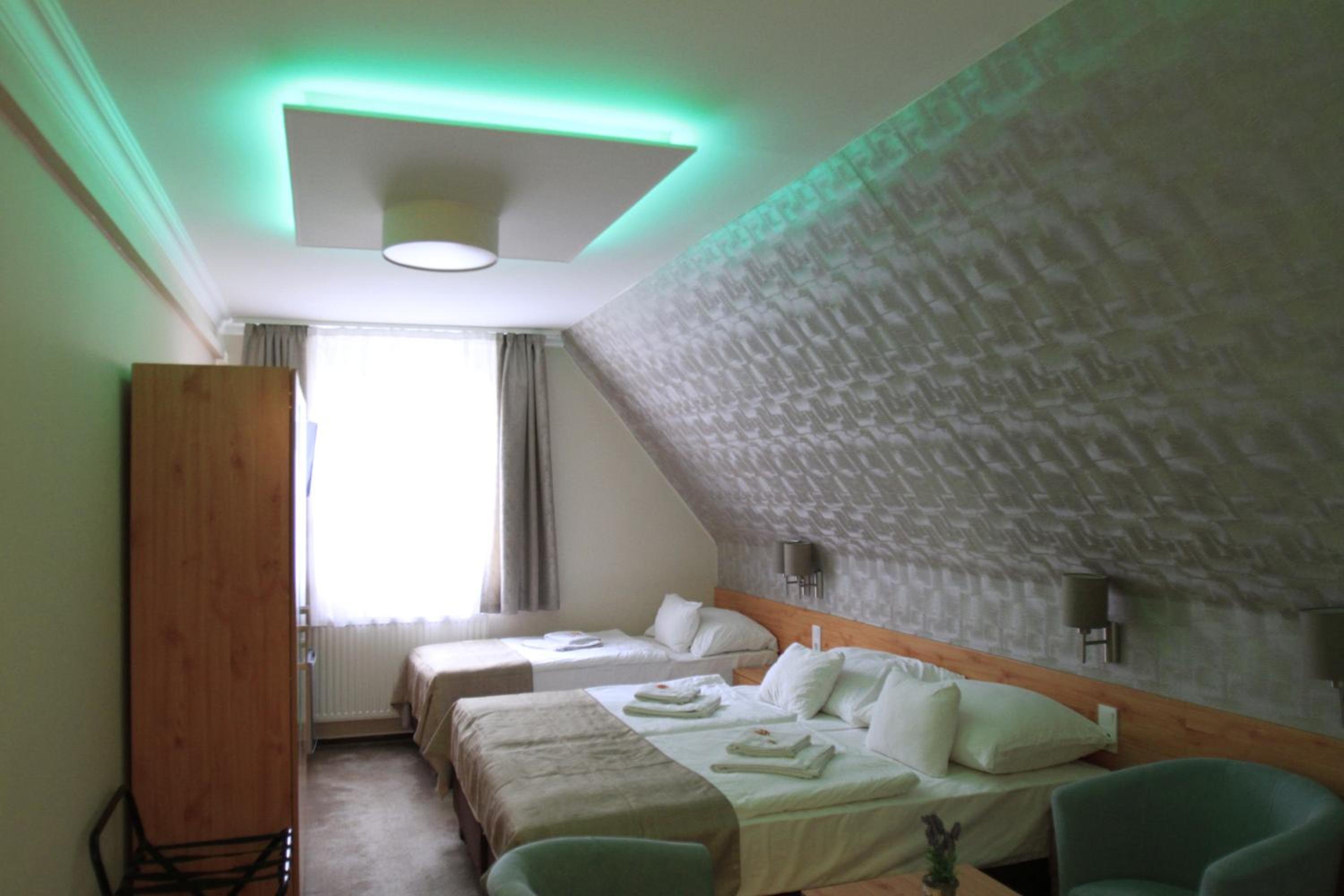 Quadruple Room - Photo 9