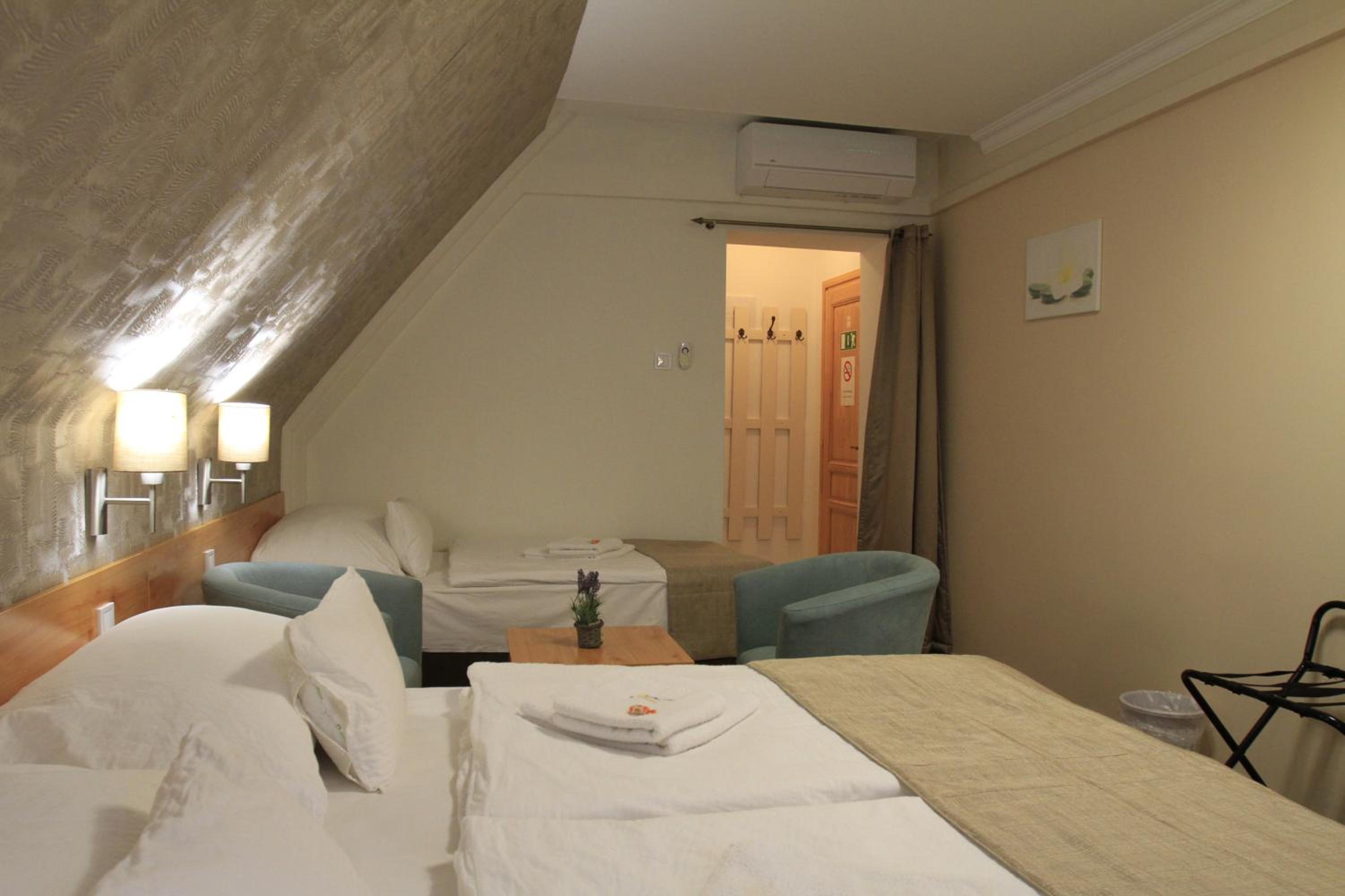 Quadruple Room - Photo 10