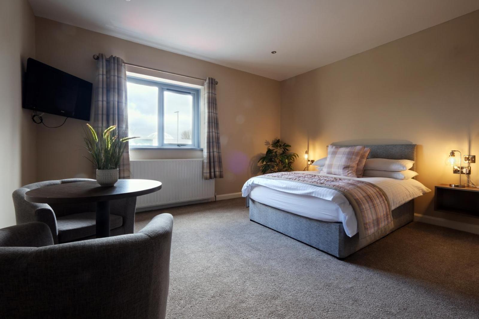 Double Room with Private Bathroom - Photo 10