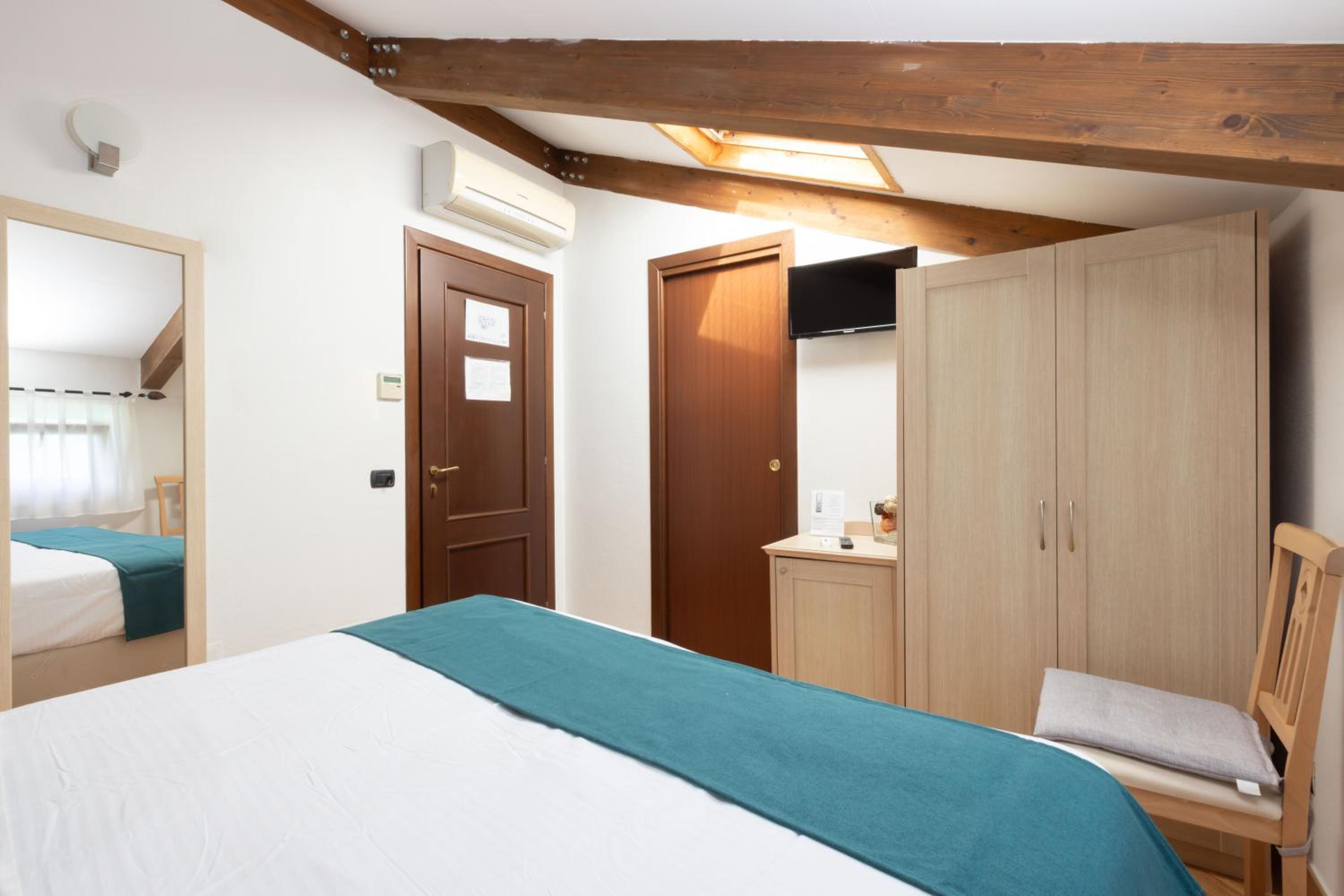 Classic Double Room - Photo 4